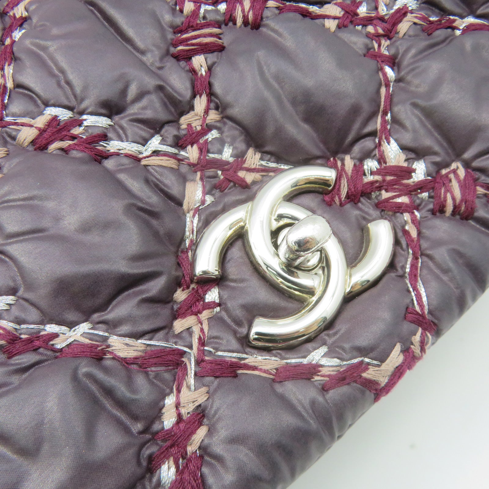 CHANEL 菱格尼龙Chain Shoulder Bag银扣链带肩背袋深紫色
