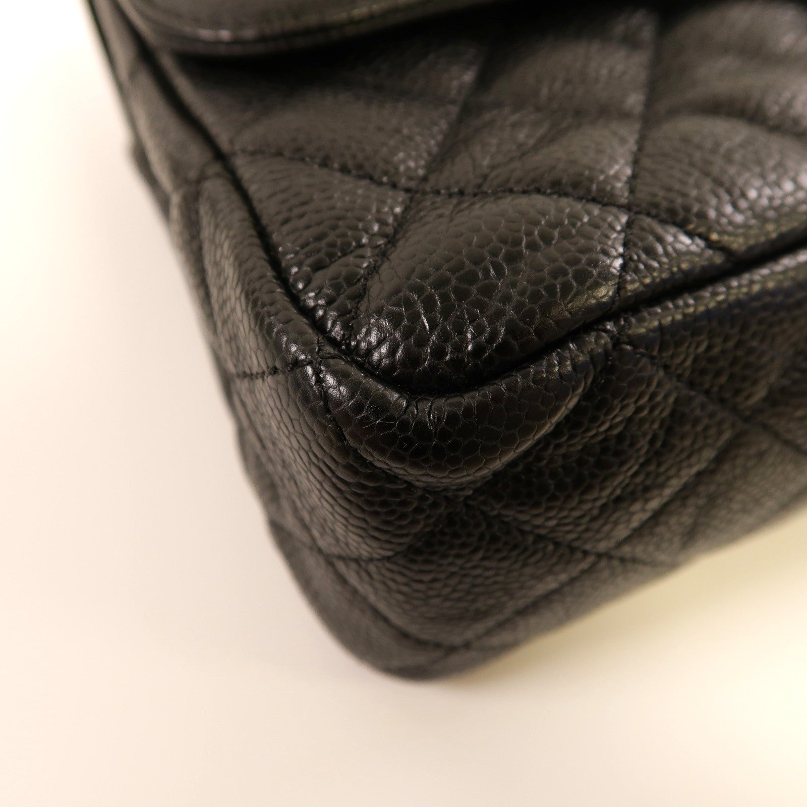 CHANEL 菱格牛皮皮革Chain Shoulder金扣鏈帶肩背袋黑色