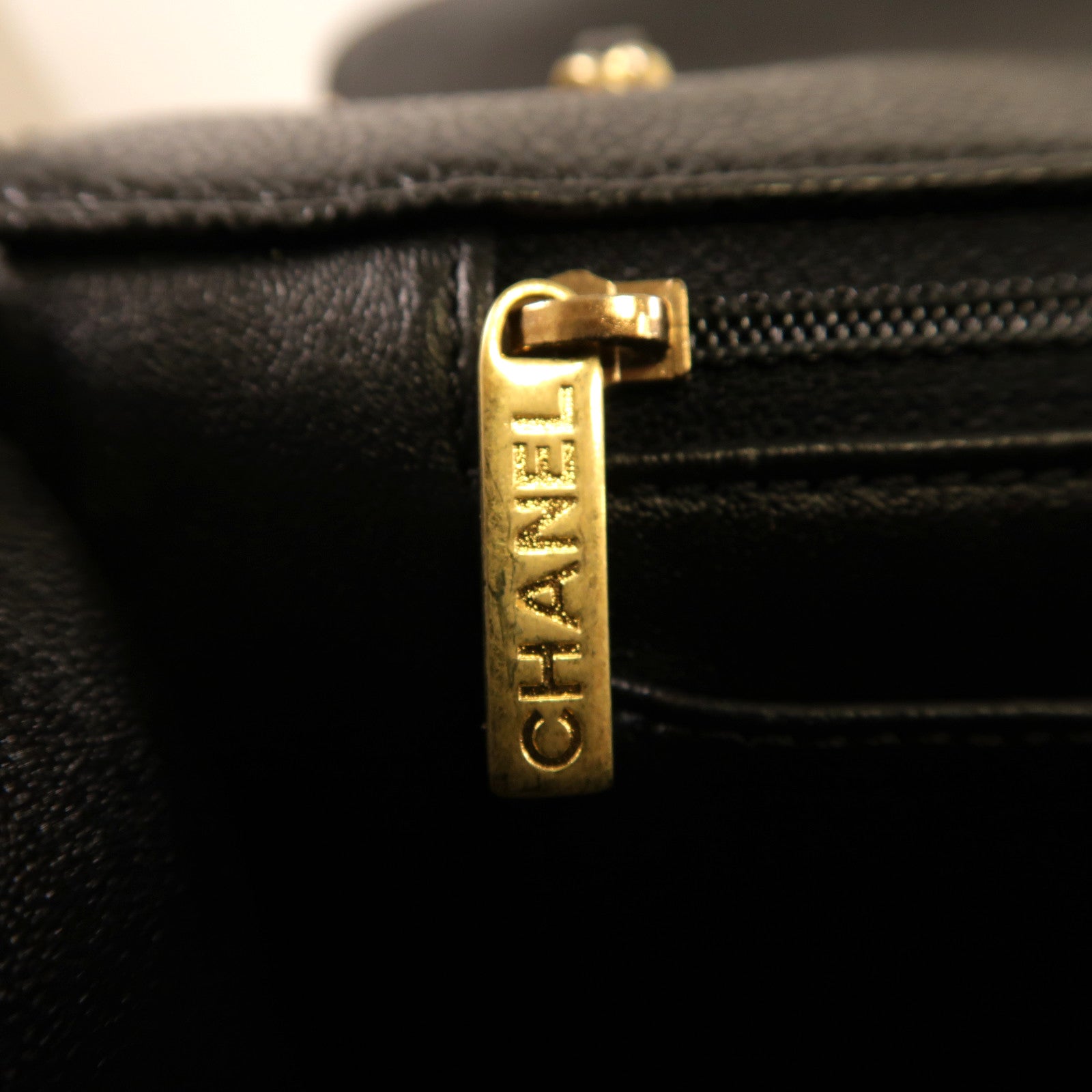 CHANEL 菱格牛皮皮革Chain Shoulder金扣鏈帶肩背袋黑色