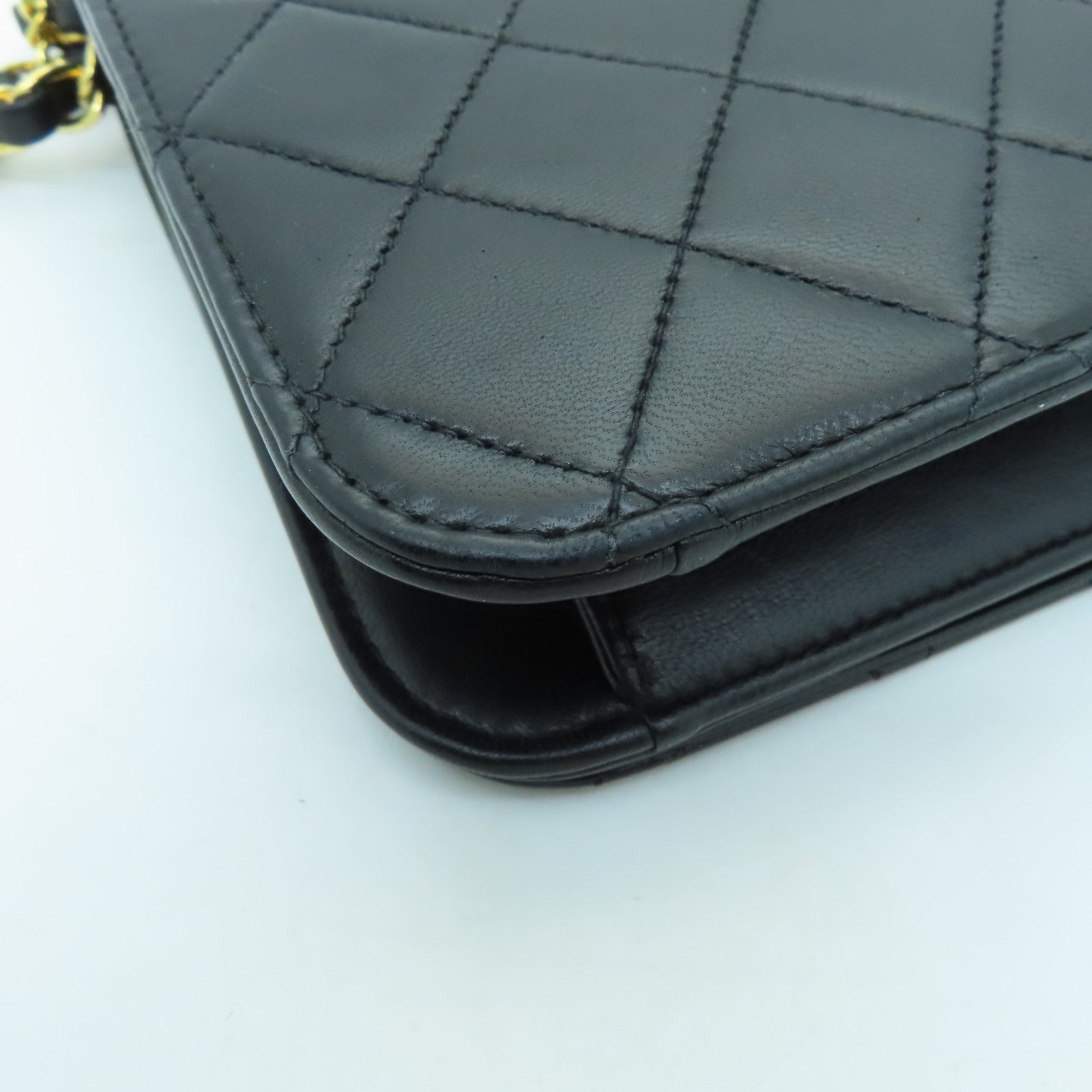 CHANEL rhombic sheepskin leather Chain Shoulder gold buckle chain shoulder bag black