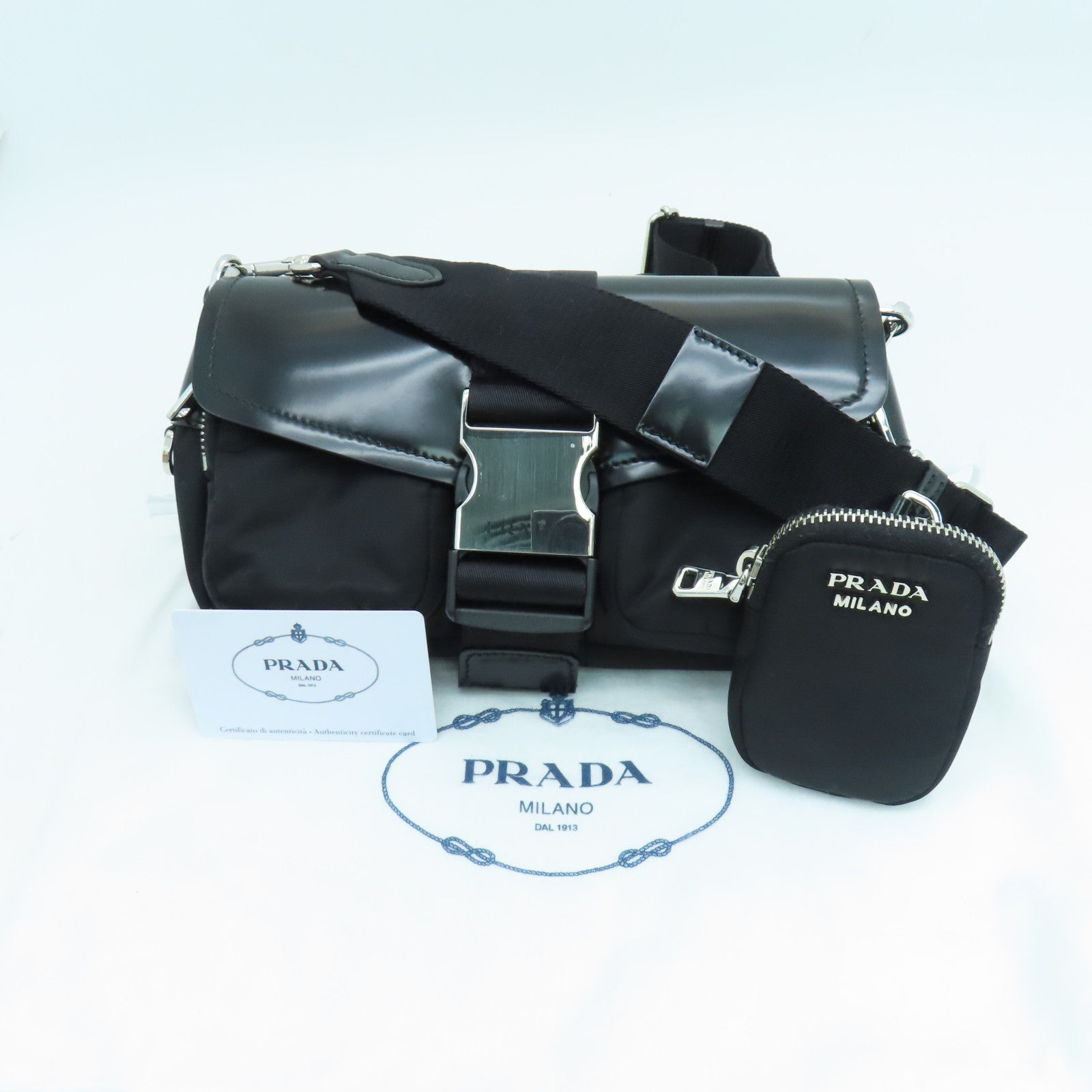 PRADA 尼龙Shoulder Bag银扣肩背袋黑色
