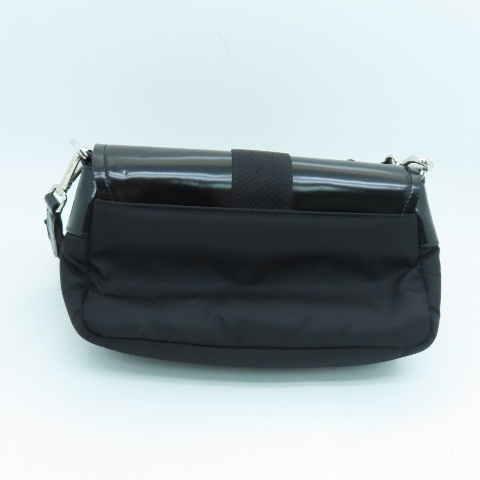 PRADA 尼龙Shoulder Bag银扣肩背袋黑色