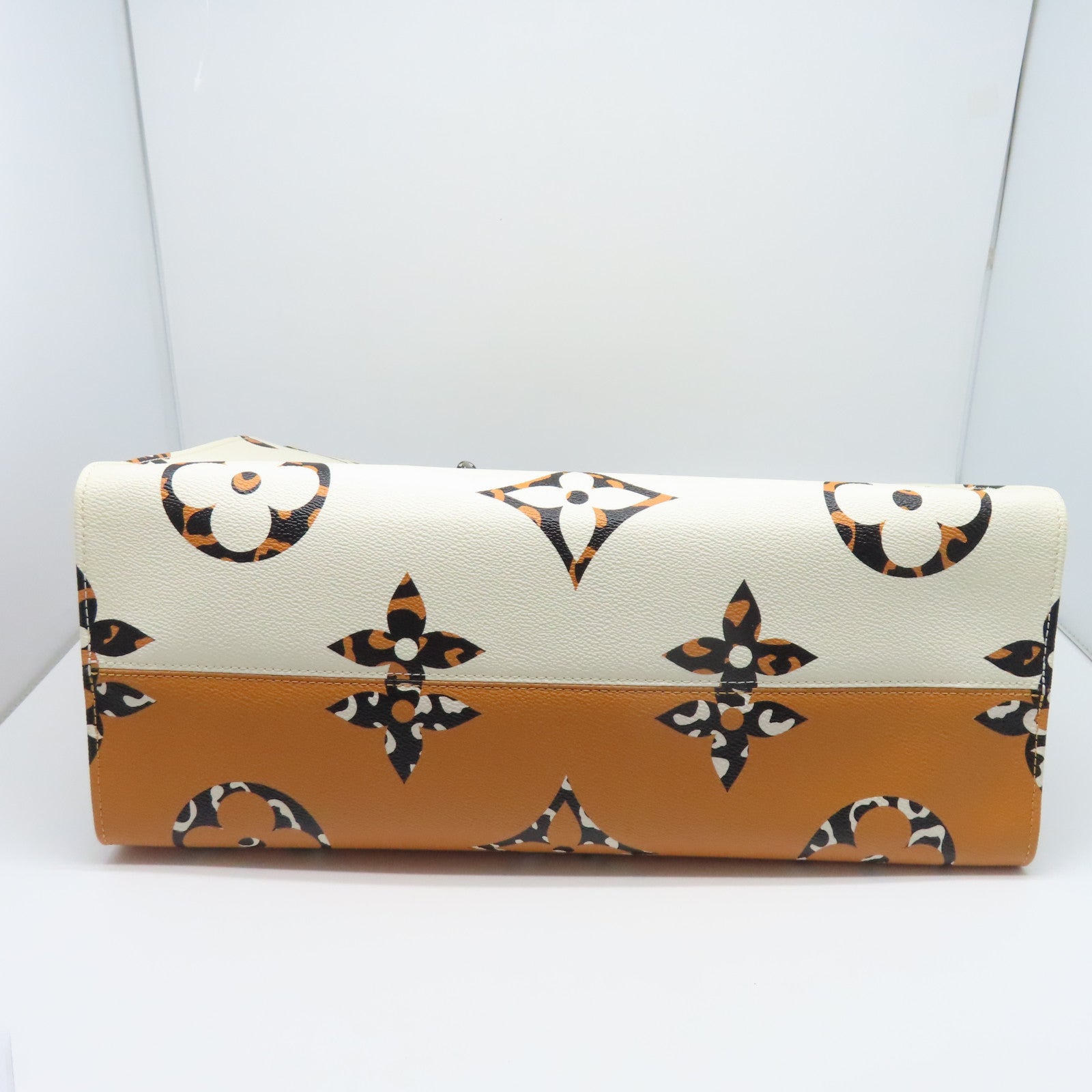 LOUIS VUITTON Monogram Jungle Onthego GM金扣手挽袋白色/棕色