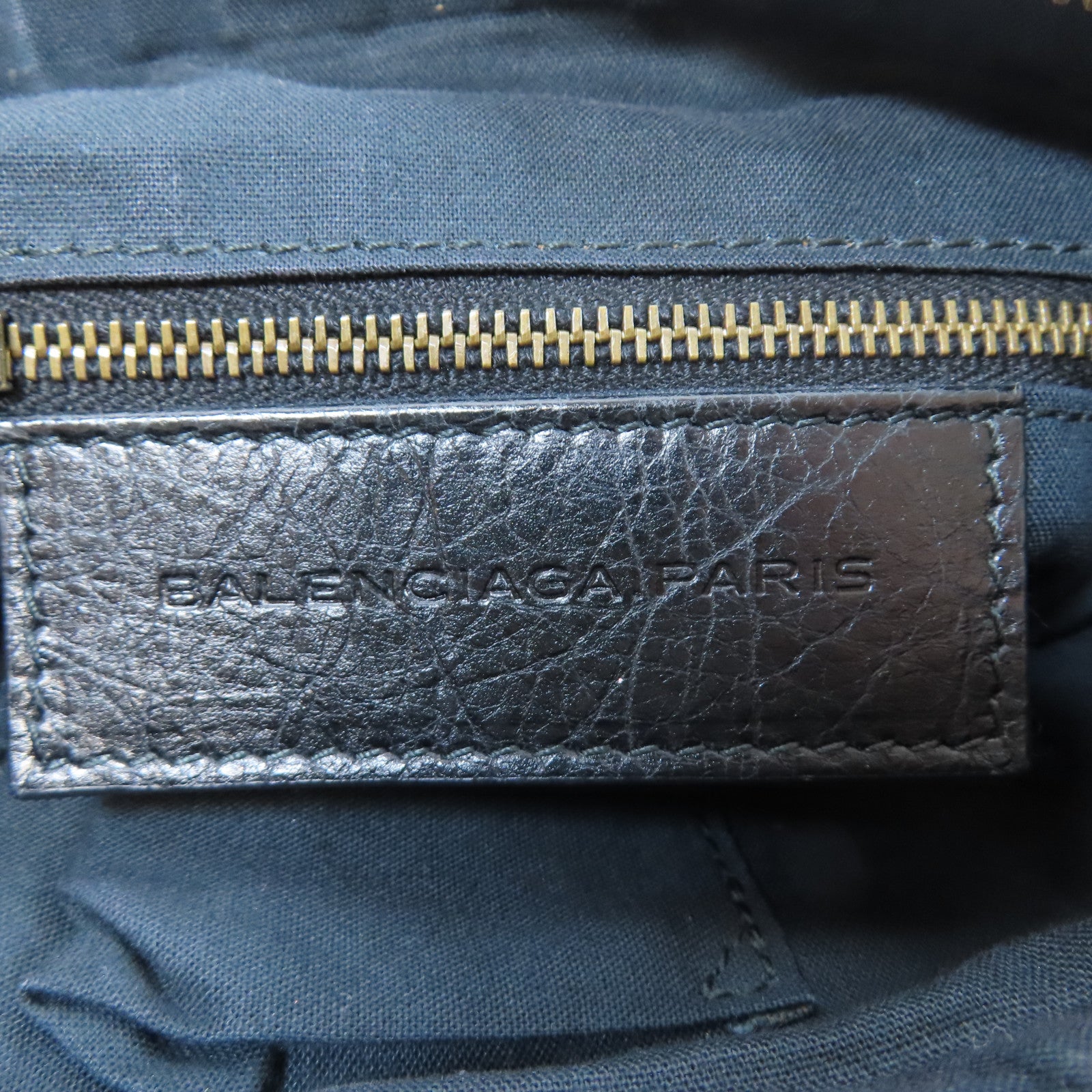 BALENCIAGA 皮革Classic Flat Crossbody Bag金扣肩背袋黑色