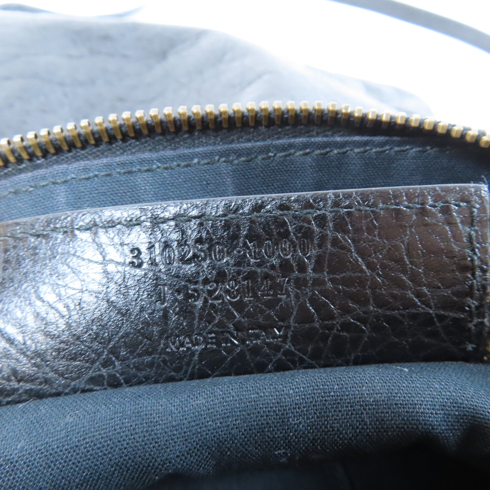 BALENCIAGA 皮革Classic Flat Crossbody Bag金扣肩背袋黑色
