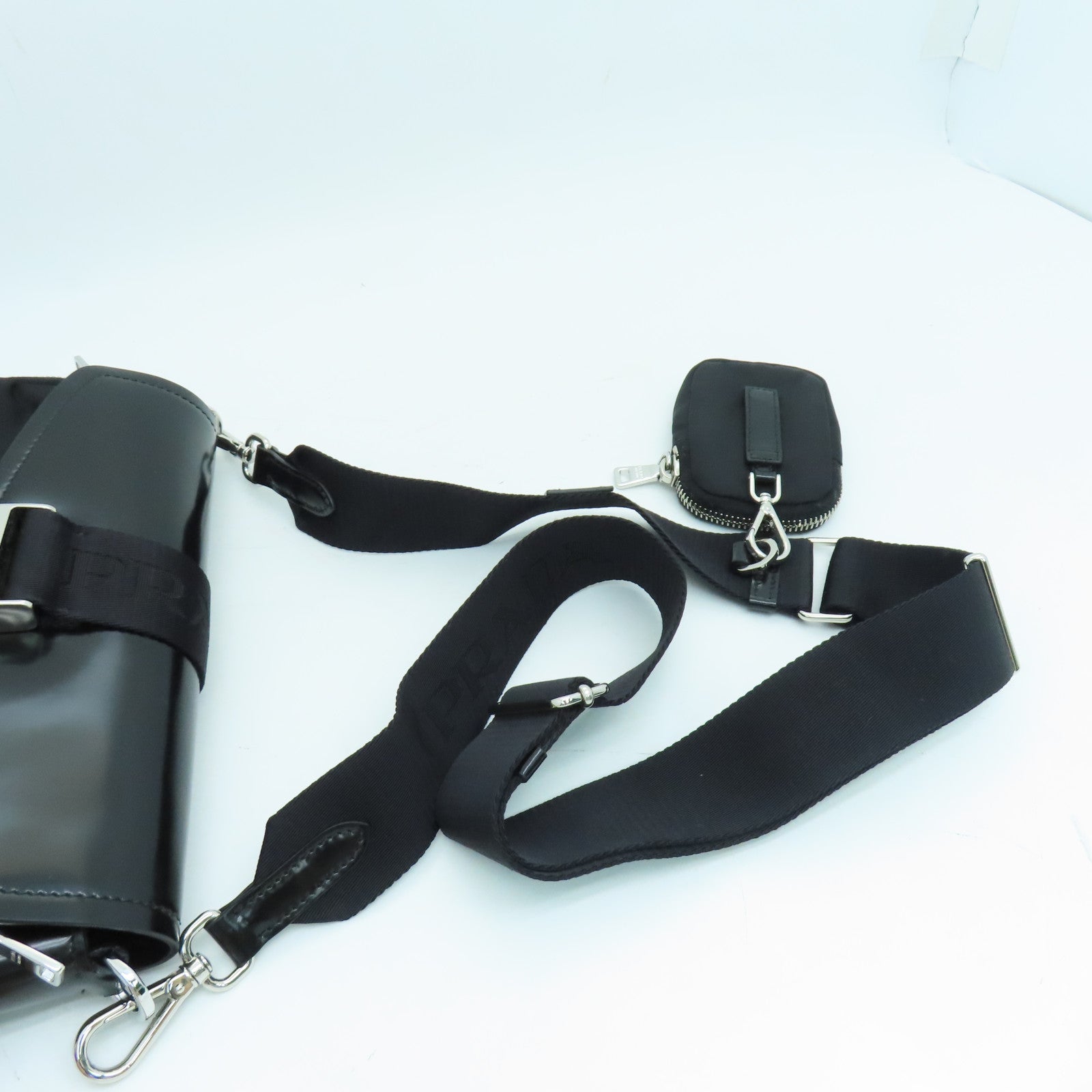 PRADA 尼龙Shoulder Bag银扣肩背袋黑色
