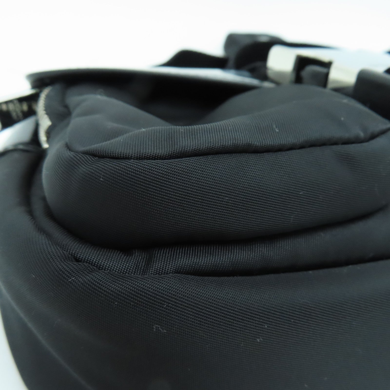 PRADA 尼龙Shoulder Bag银扣肩背袋黑色