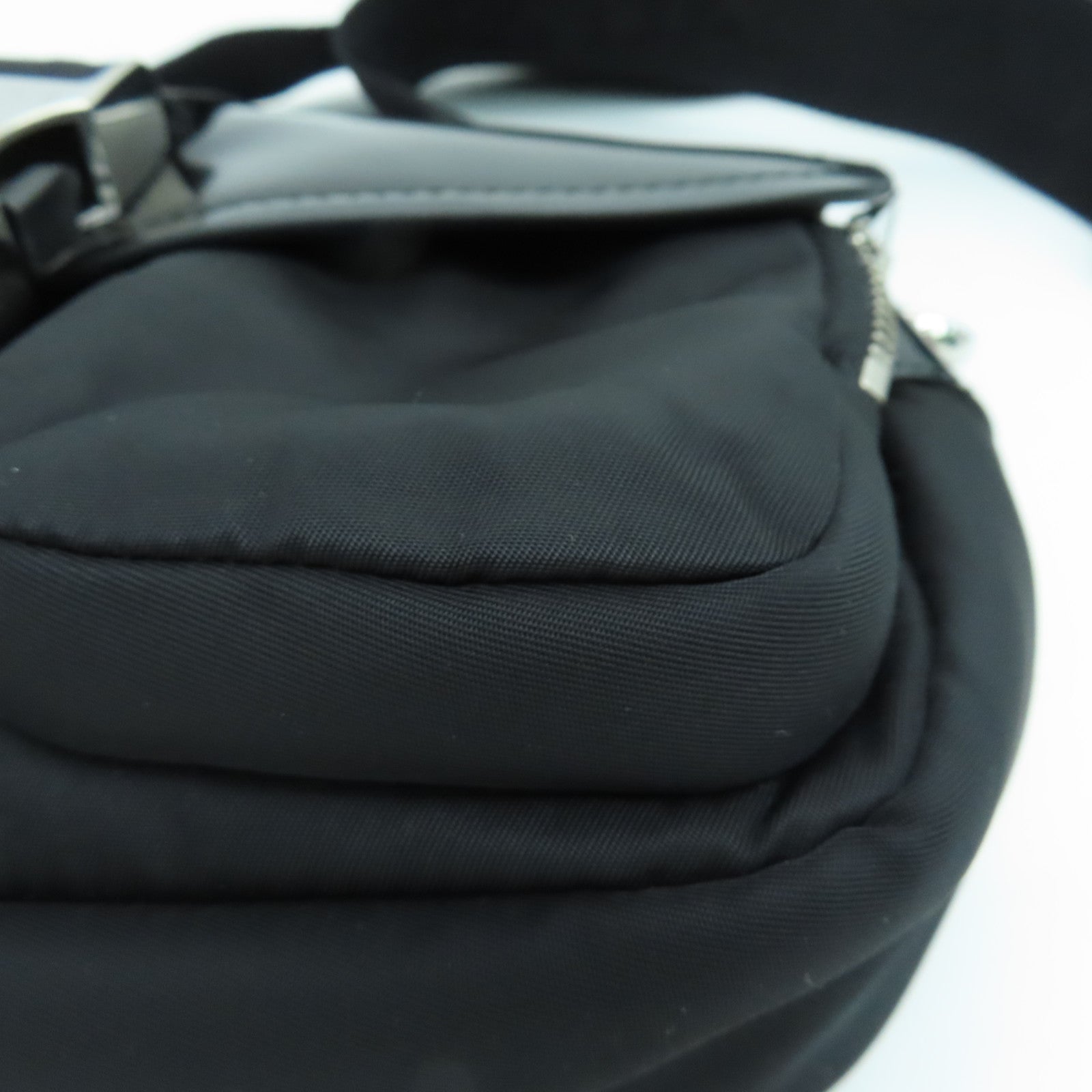 PRADA 尼龙Shoulder Bag银扣肩背袋黑色