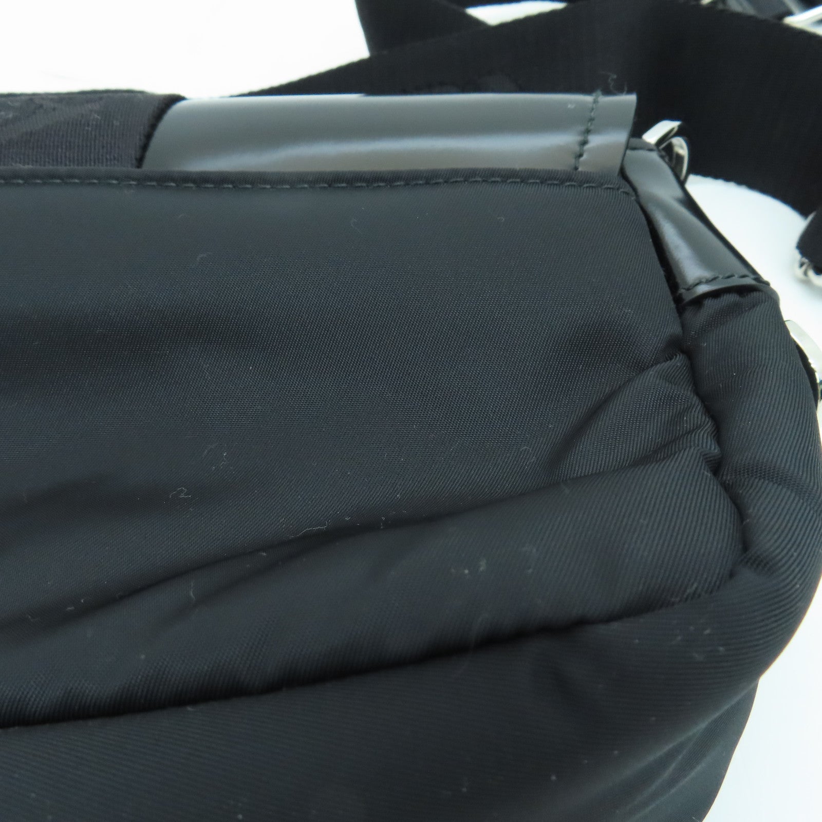 PRADA 尼龙Shoulder Bag银扣肩背袋黑色