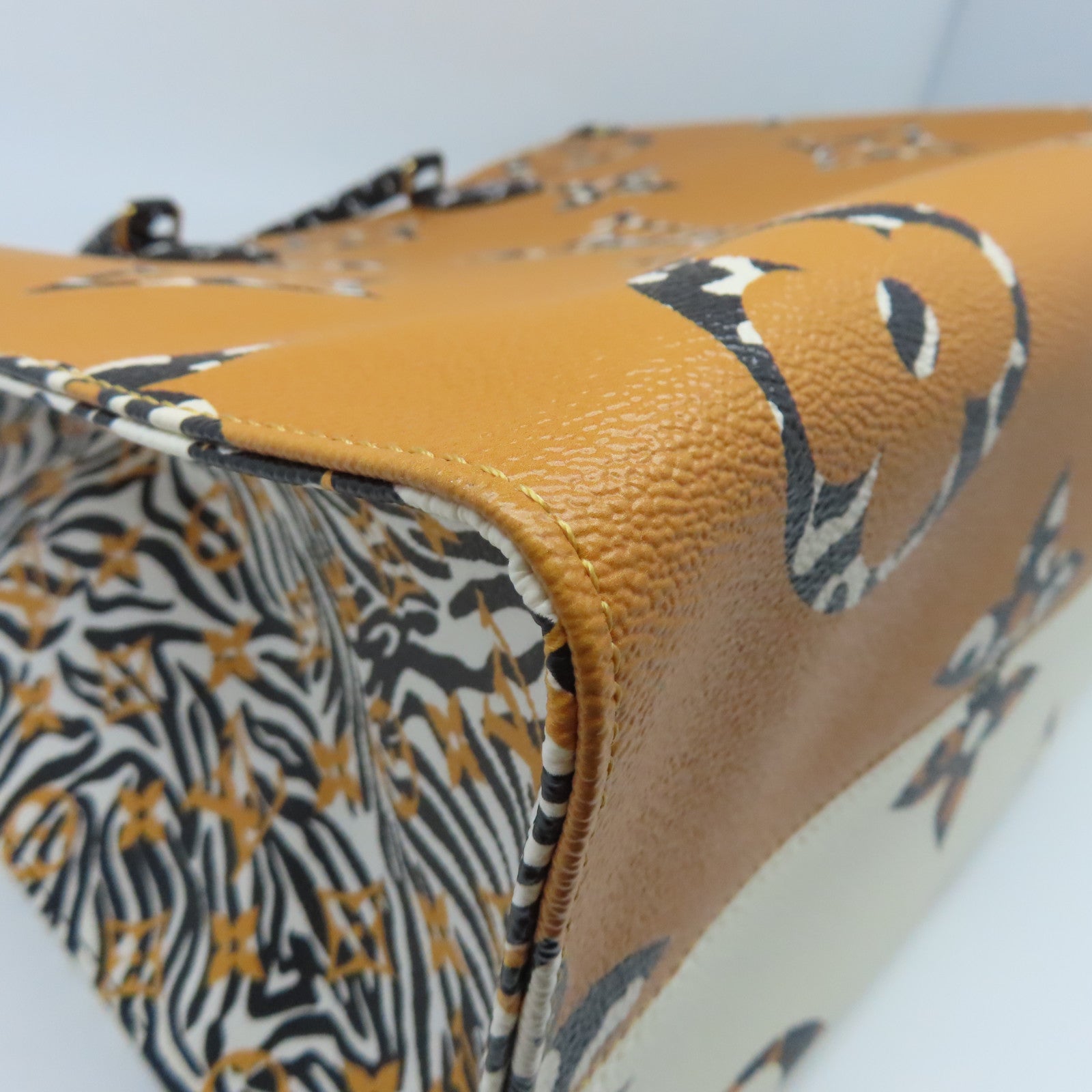 LOUIS VUITTON Monogram Jungle Onthego GM金扣手挽袋白色/棕色
