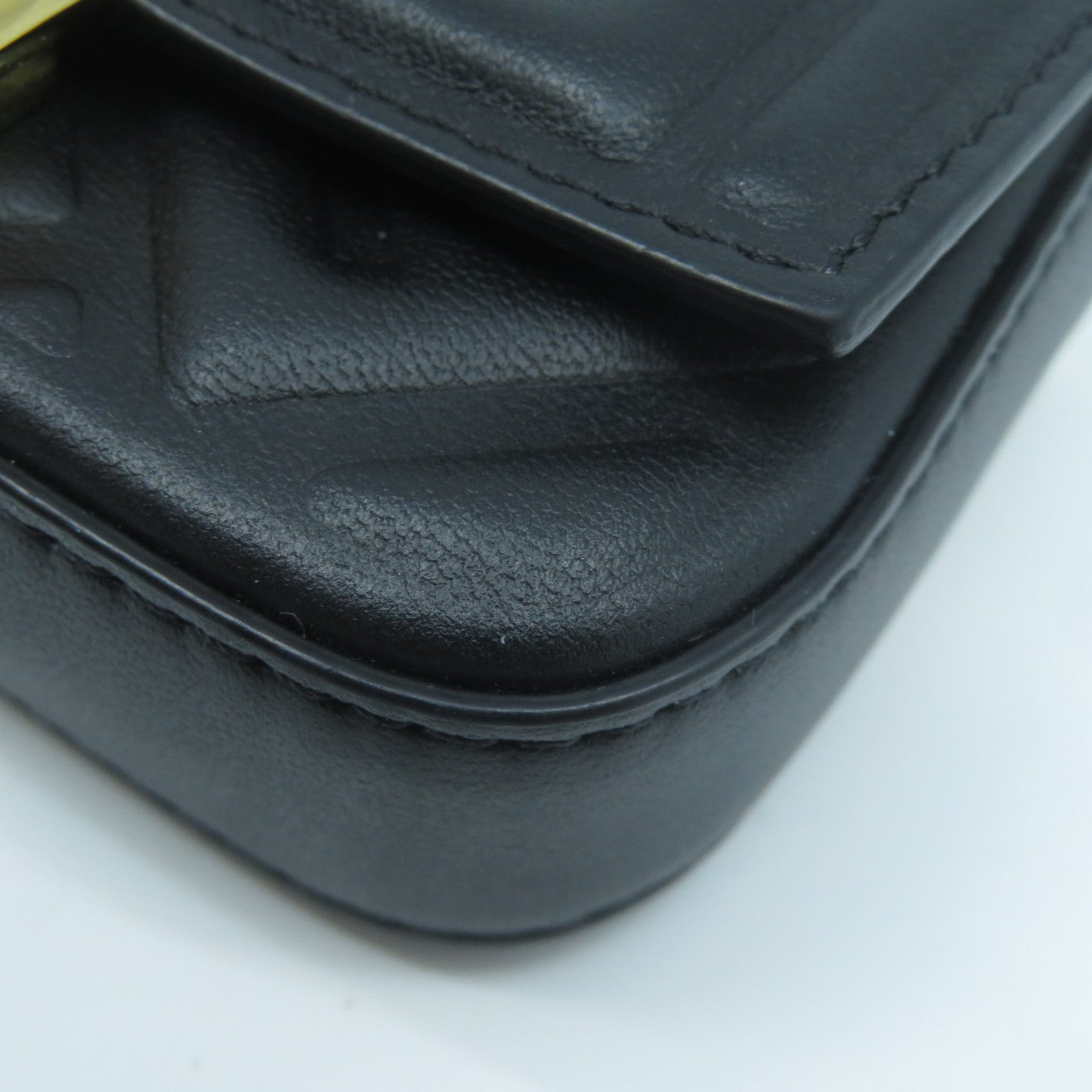 FENDI 牛皮皮革Card Case With Chain金扣鏈帶卡片套黑色