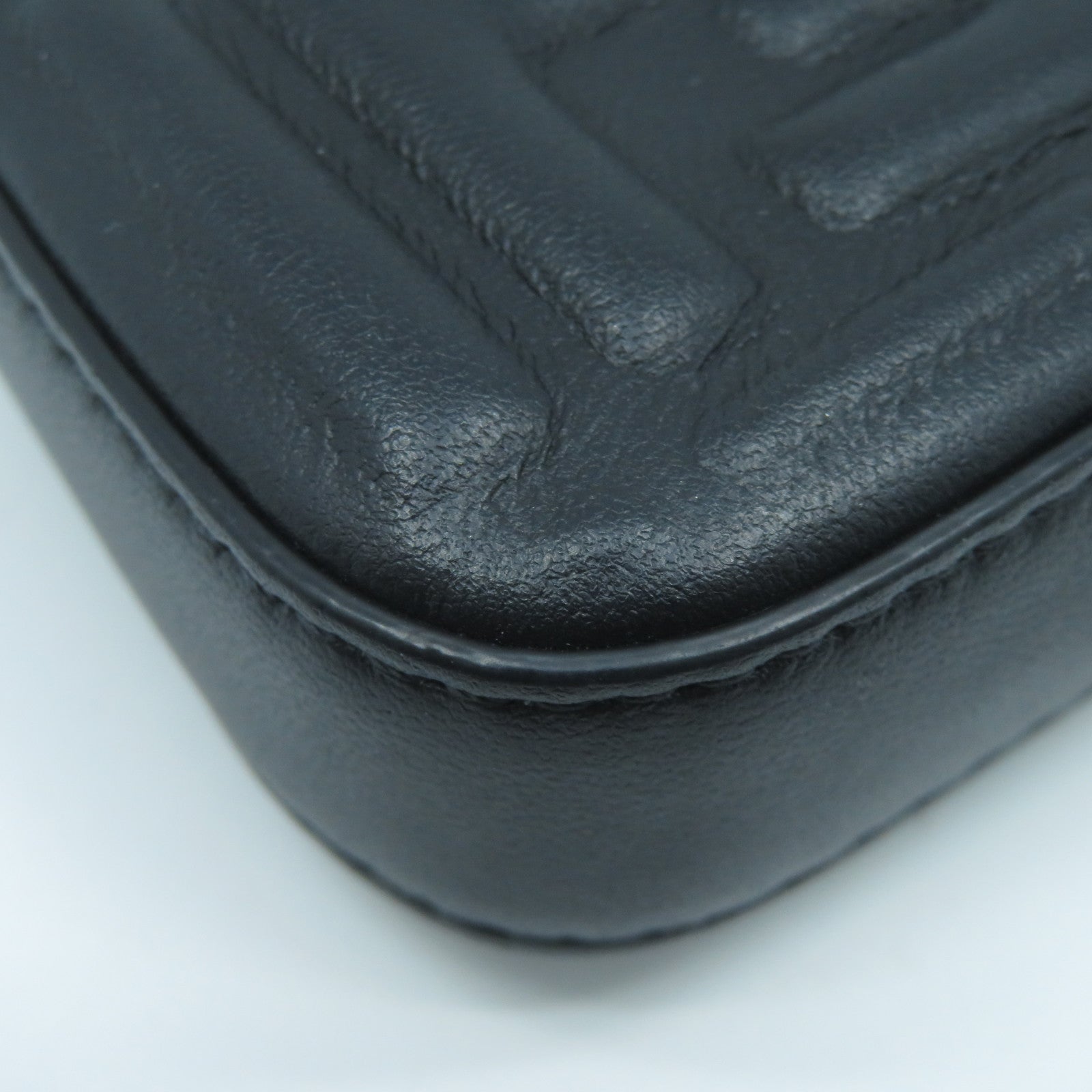 FENDI 牛皮皮革Card Case With Chain金扣鏈帶卡片套黑色