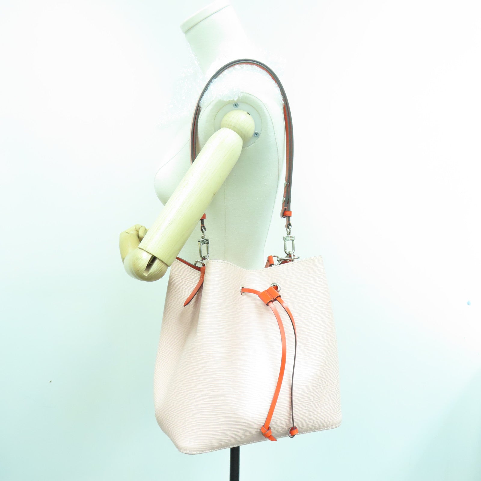 LOUIS VUITTON Epi NeoNoe MM金扣肩背袋粉红色