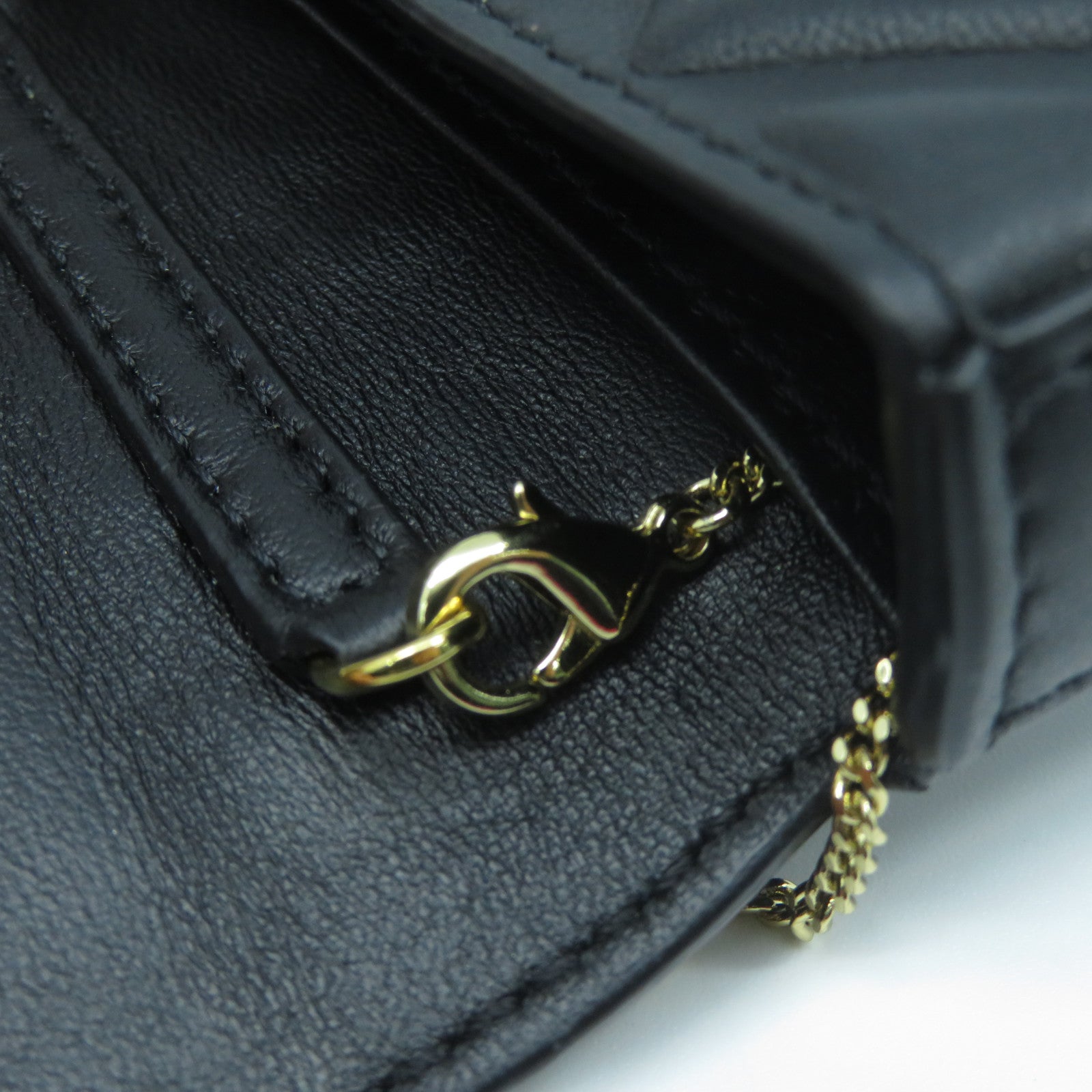 FENDI 牛皮皮革Card Case With Chain金扣鏈帶卡片套黑色