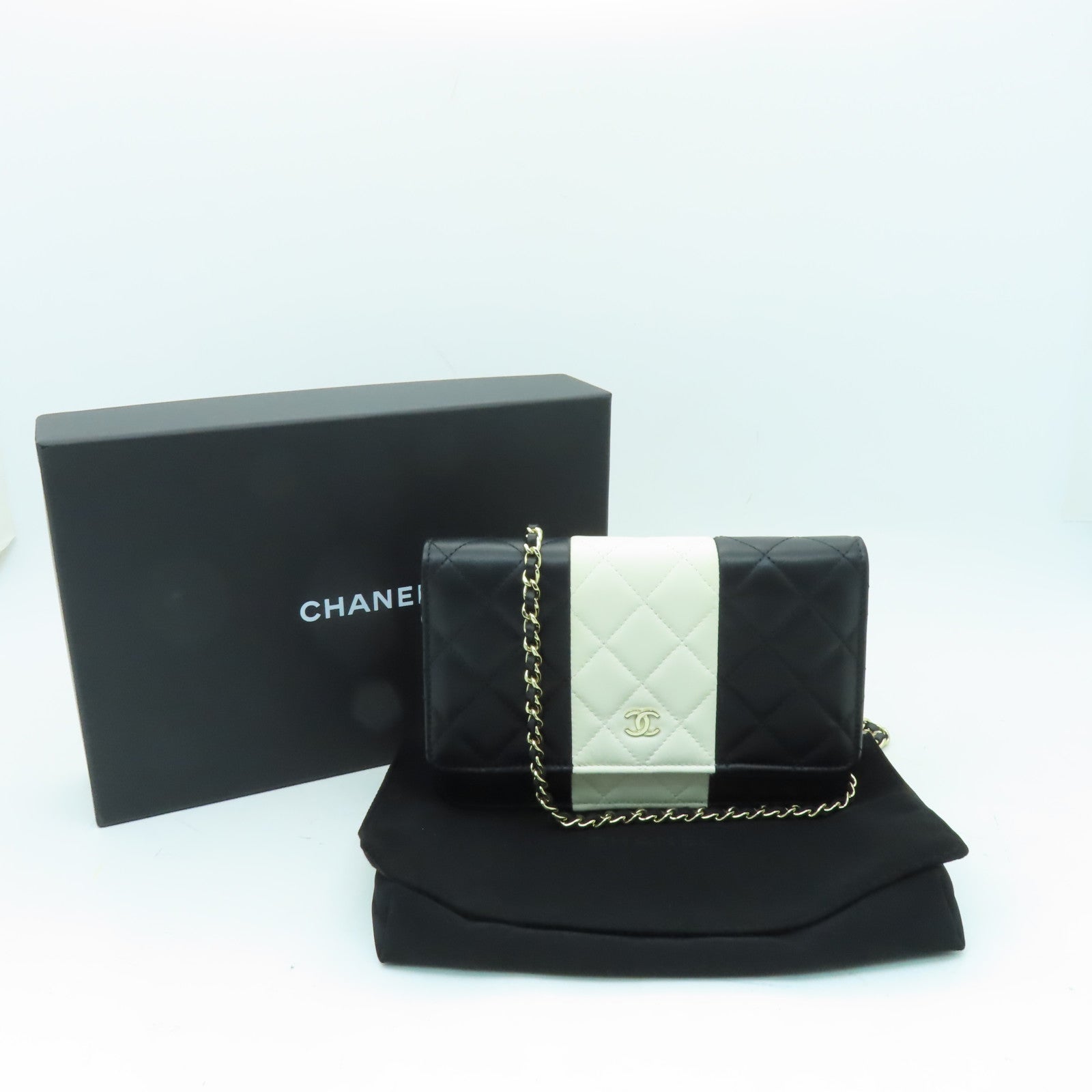 CHANEL 菱格羊皮皮革Wallet On Chain Shoulder Bag金扣鏈帶肩背袋黒色/白色