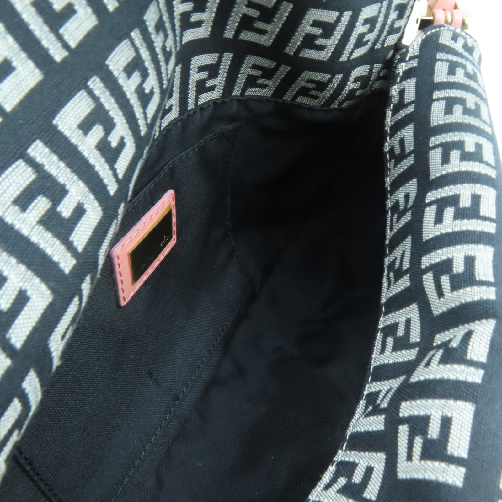 FENDI 帆布Shoulder Bag金扣肩背袋黑色/粉紅色