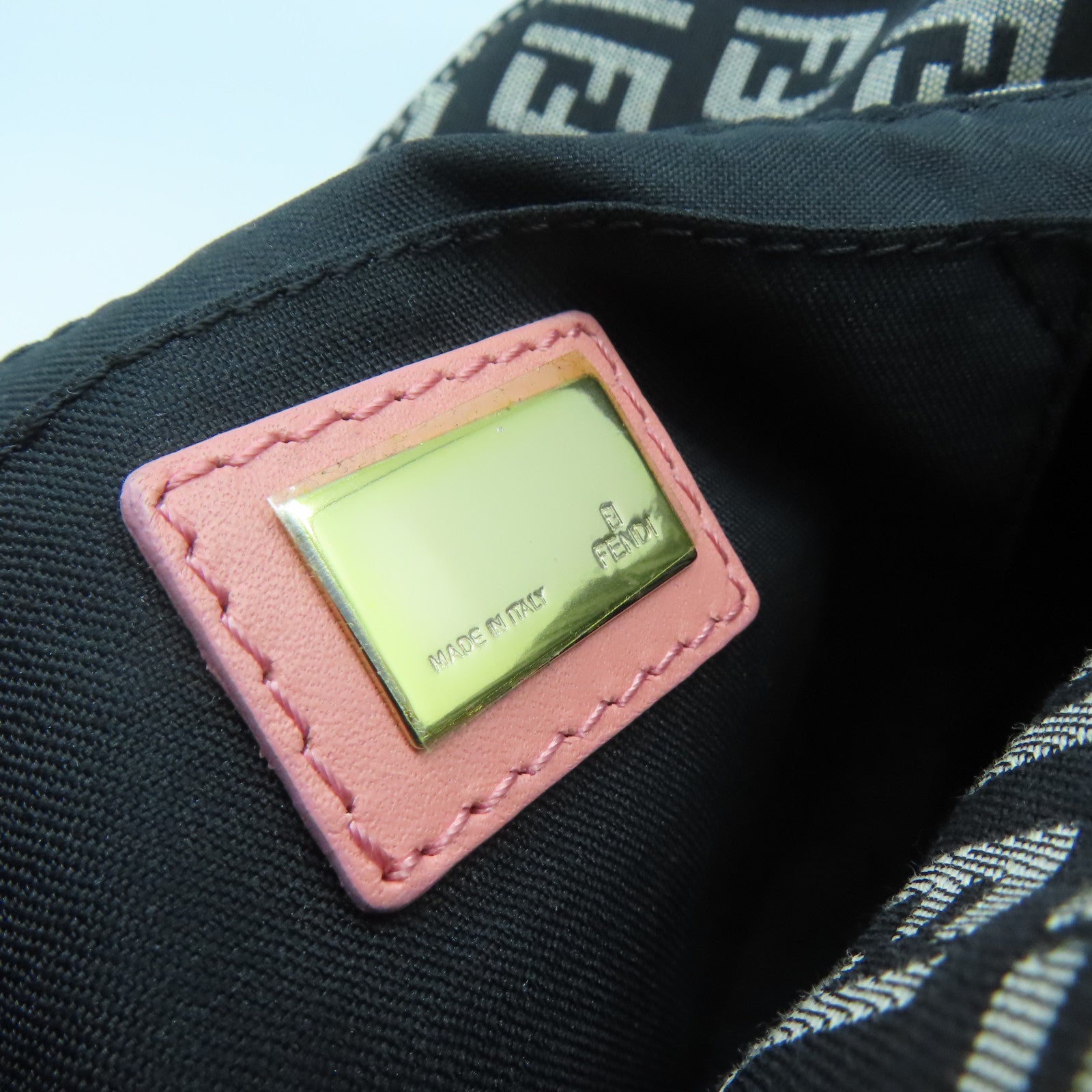 FENDI 帆布Shoulder Bag金扣肩背袋黑色/粉紅色