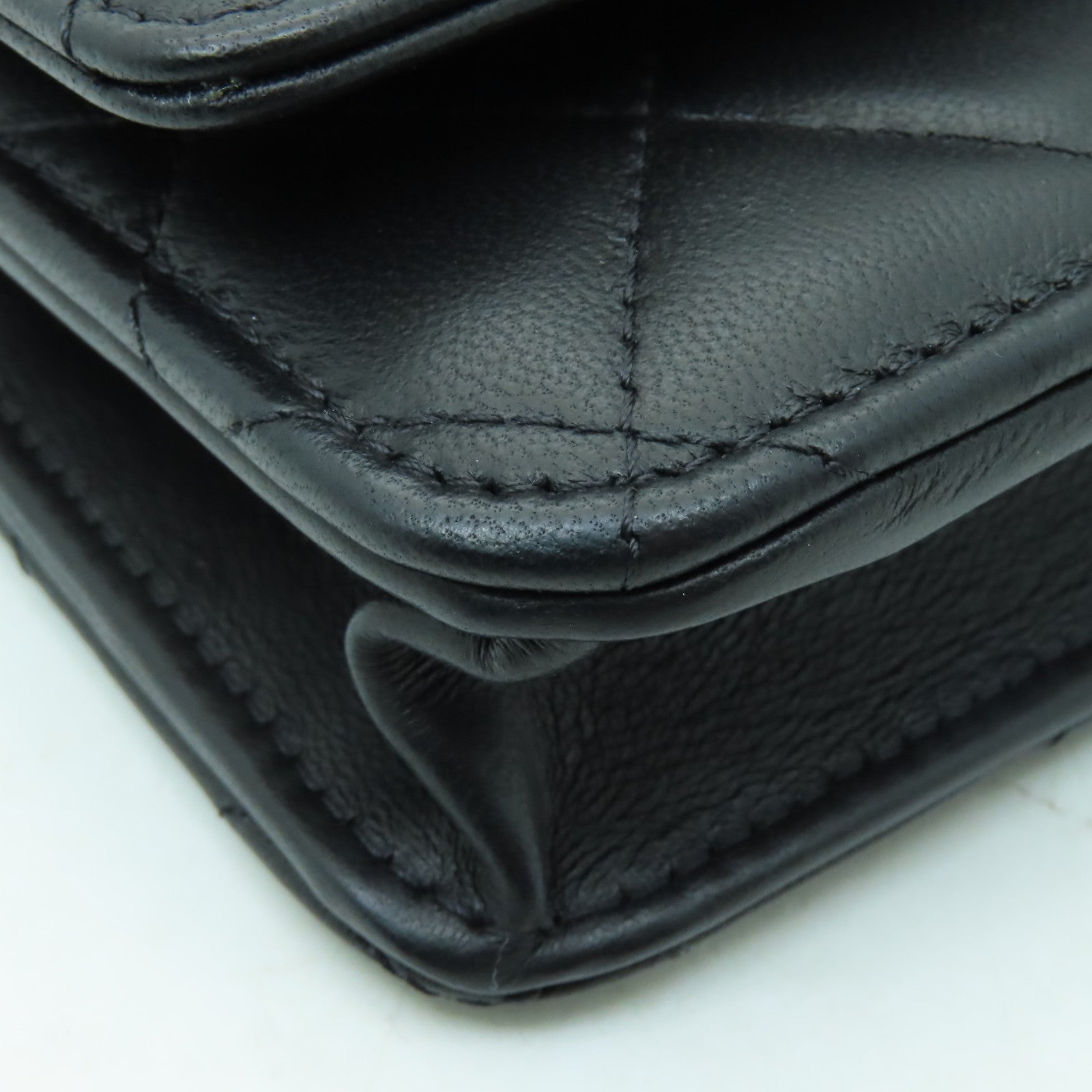 CHANEL 菱格羊皮皮革Wallet On Chain Shoulder Bag金扣鏈帶肩背袋黒色/白色