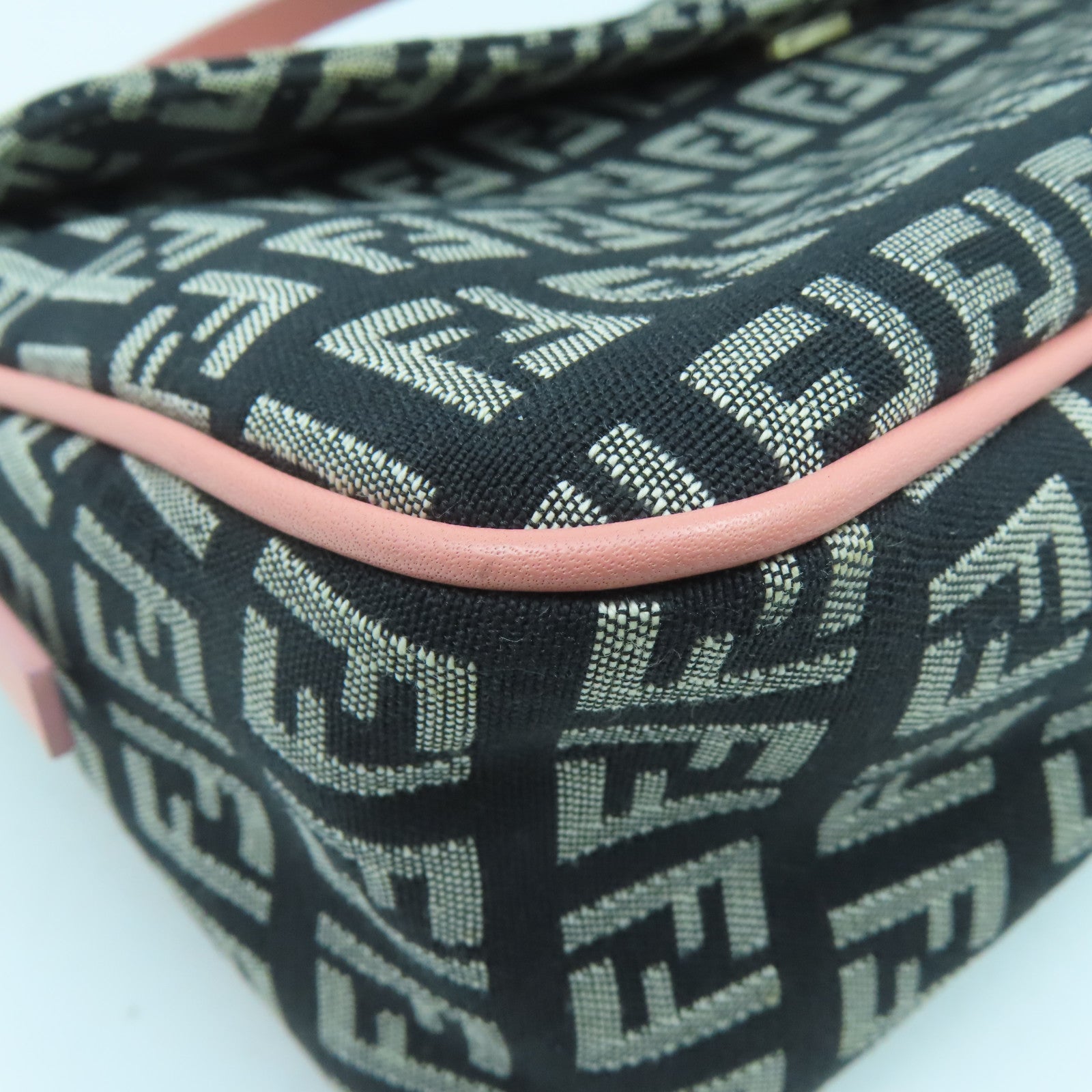 FENDI 帆布Shoulder Bag金扣肩背袋黑色/粉紅色