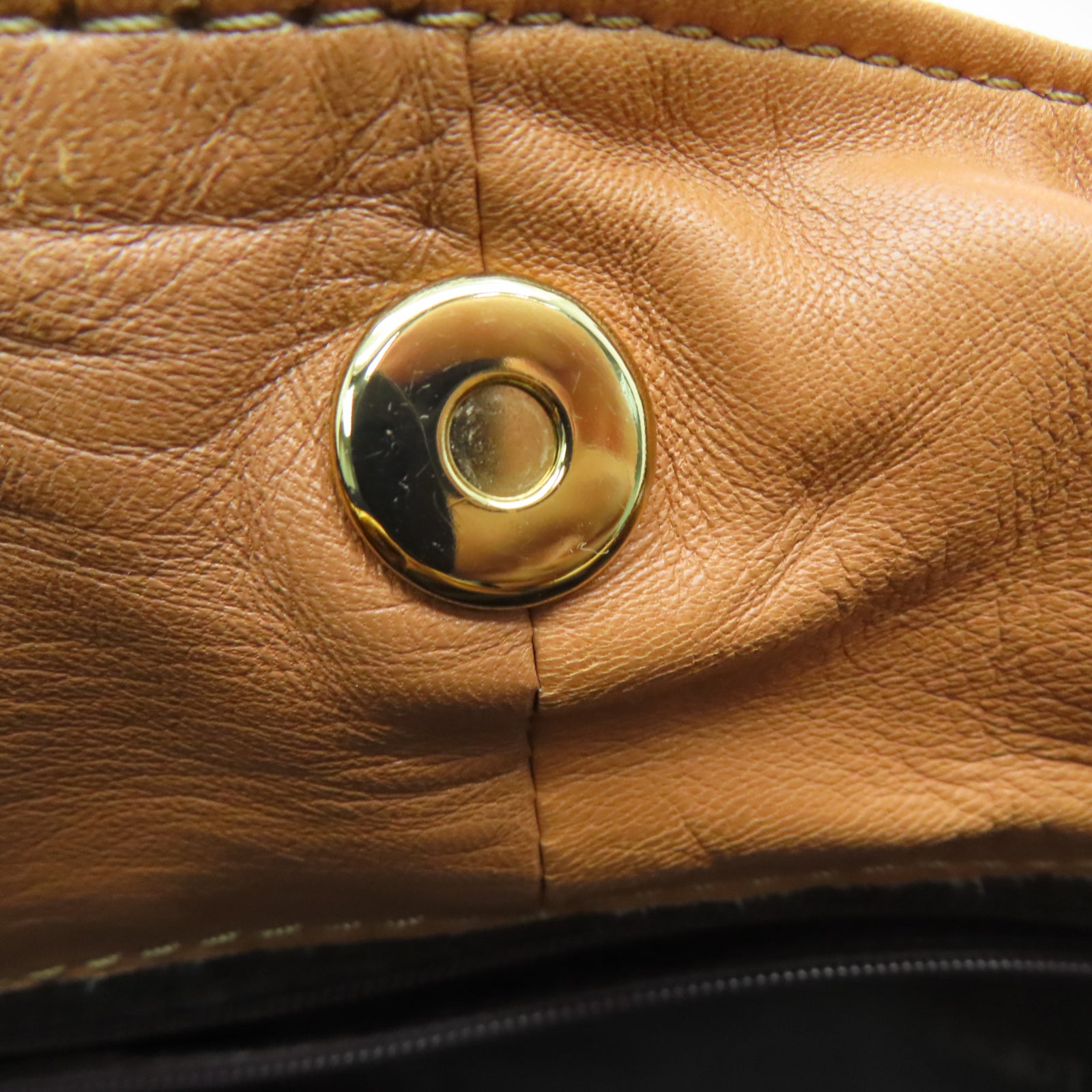 LOEWE 漆皮皮革Hand Bag金扣手挽袋金色