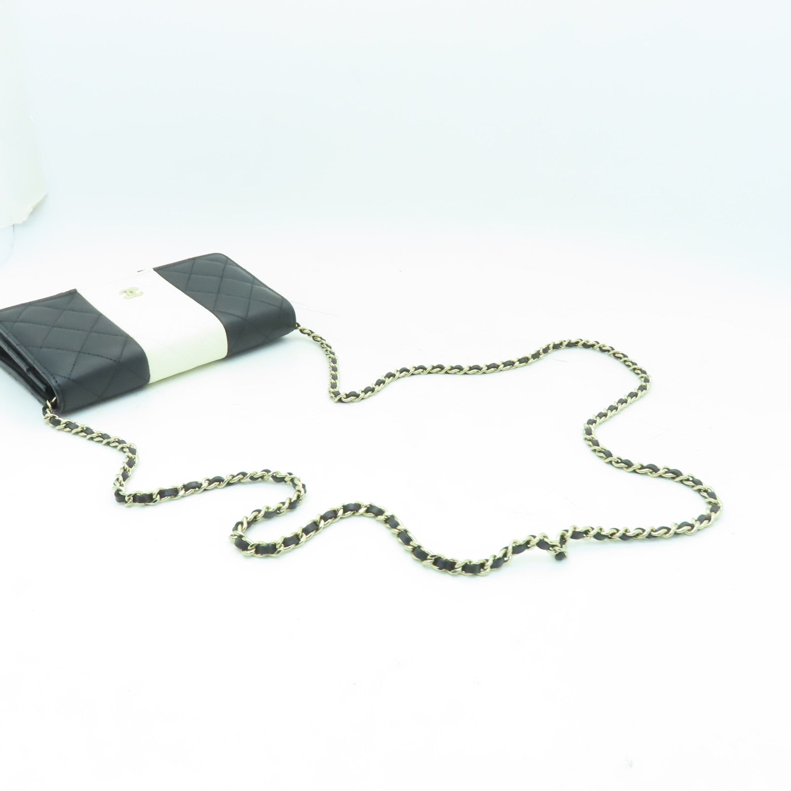 CHANEL 菱格羊皮皮革Wallet On Chain Shoulder Bag金扣鏈帶肩背袋黒色/白色