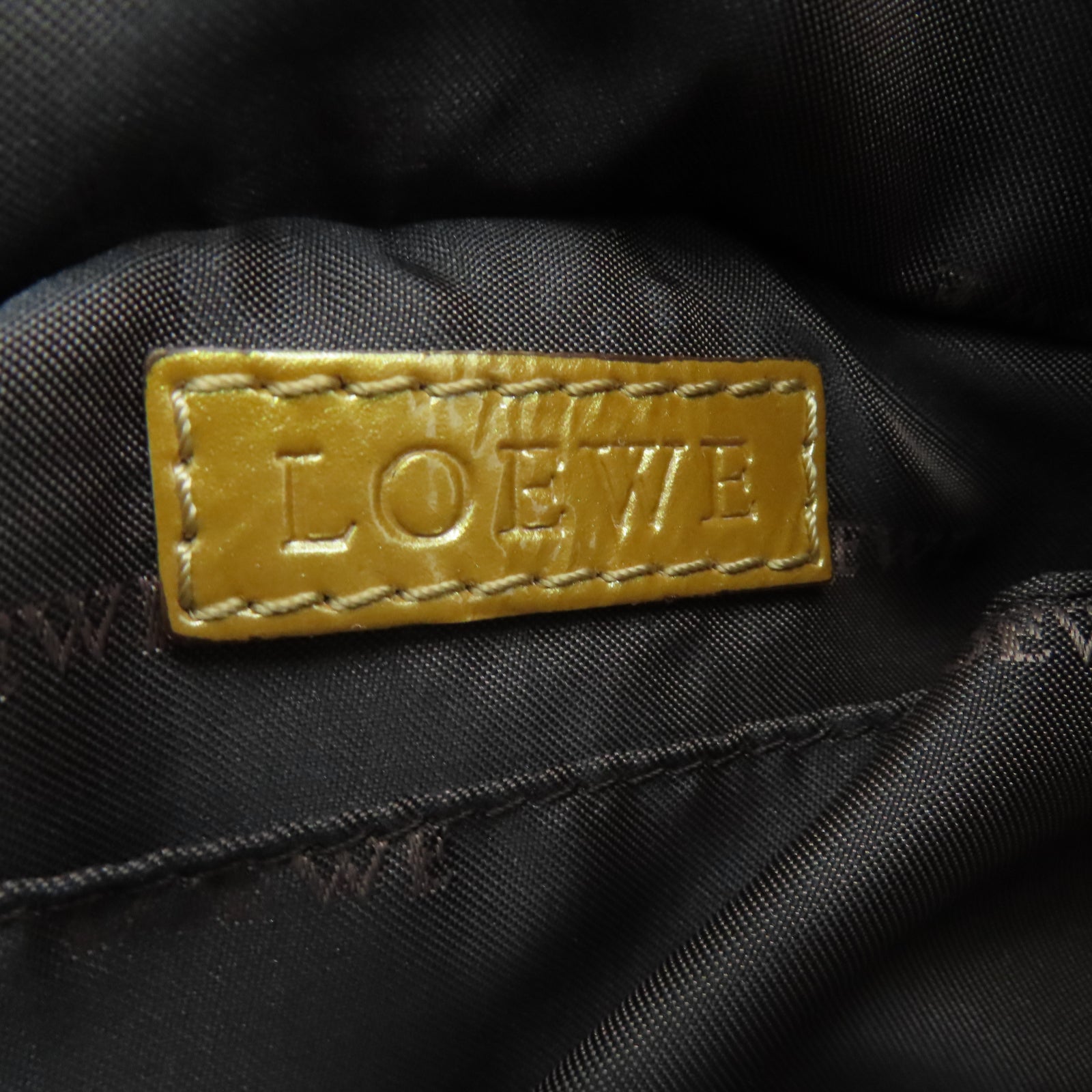 LOEWE 漆皮皮革Hand Bag金扣手挽袋金色