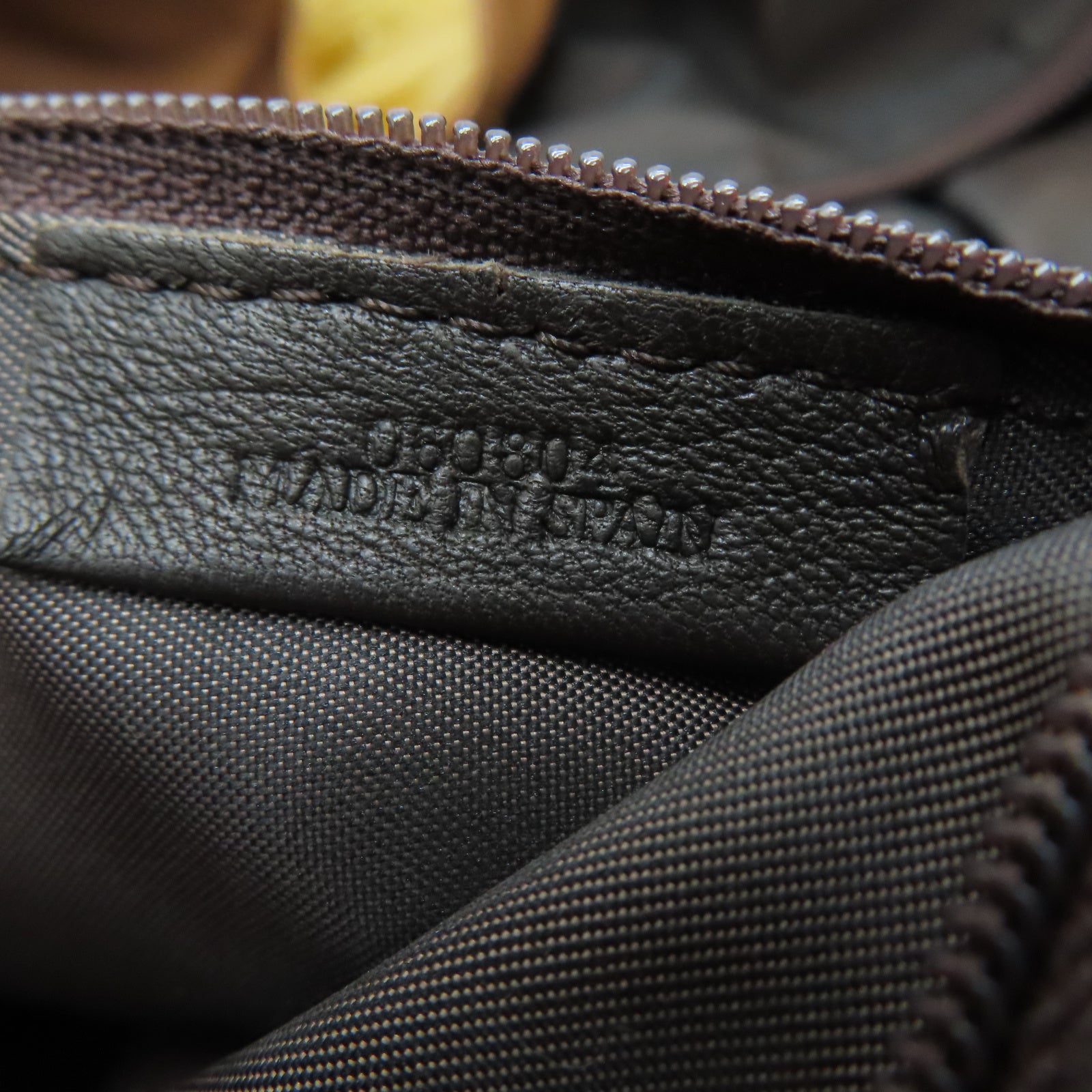 LOEWE 漆皮皮革Hand Bag金扣手挽袋金色