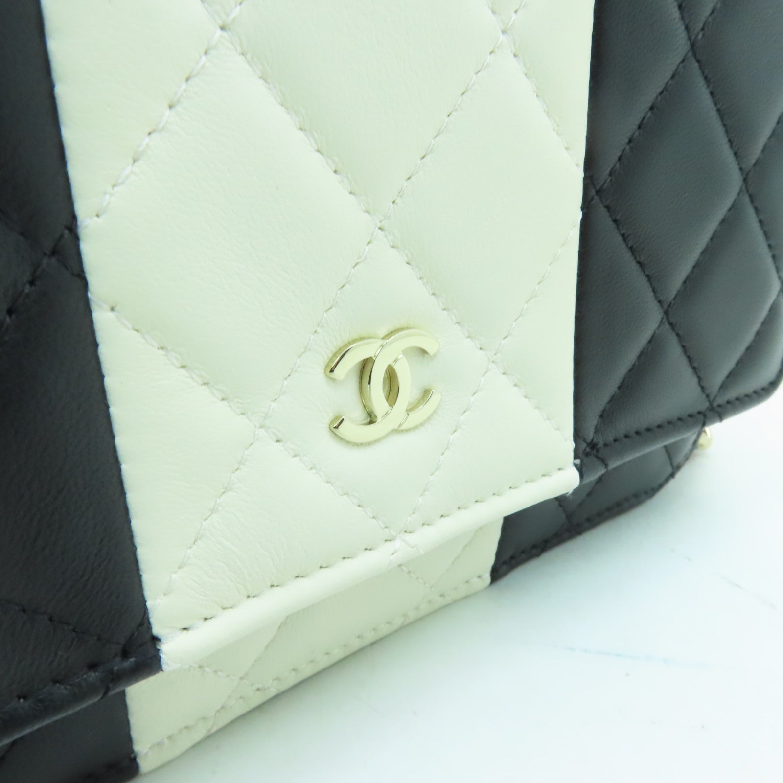 CHANEL 菱格羊皮皮革Wallet On Chain Shoulder Bag金扣鏈帶肩背袋黒色/白色