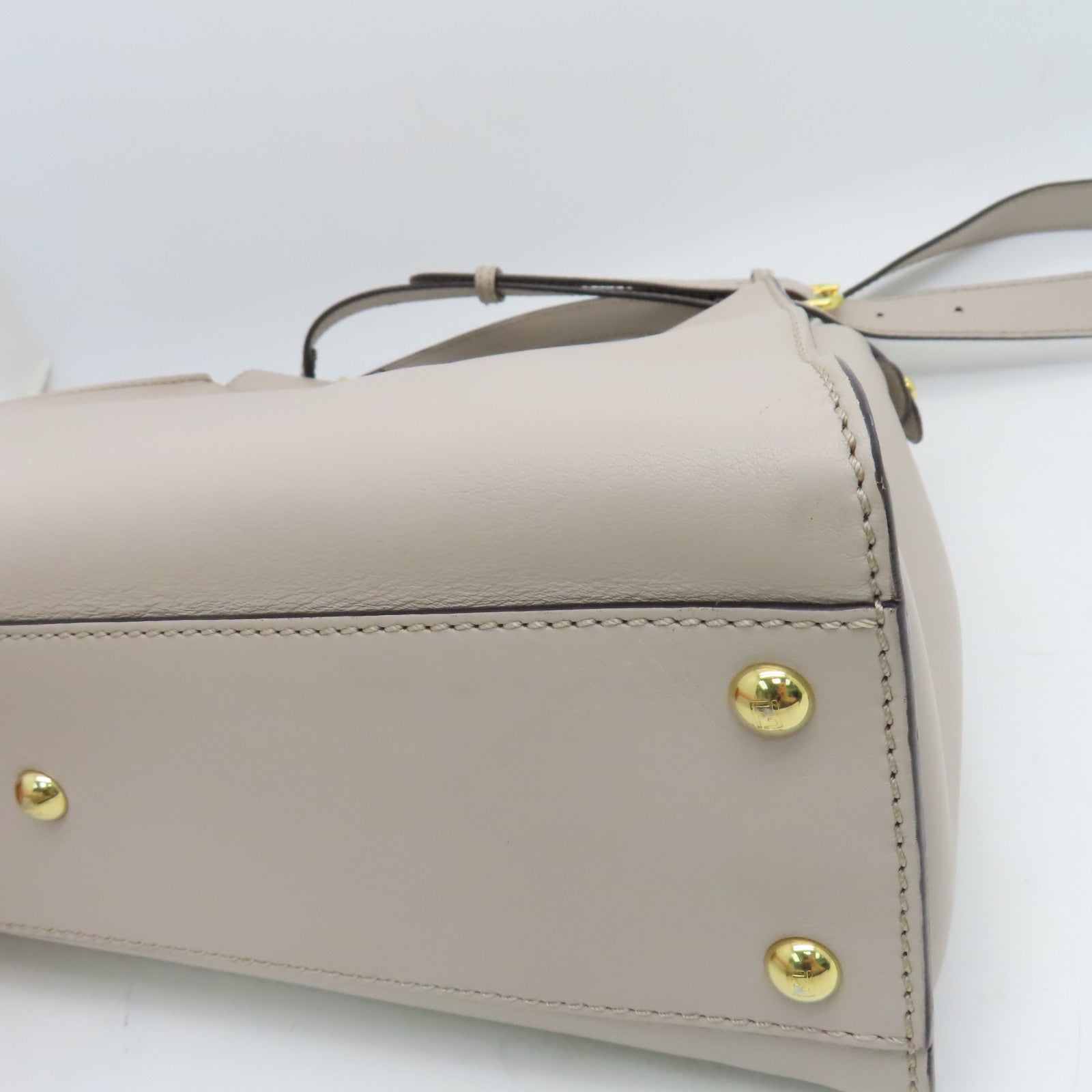 FENDI 【激減優惠】牛皮皮革Peekaboo金扣手挽肩背兩用袋米色