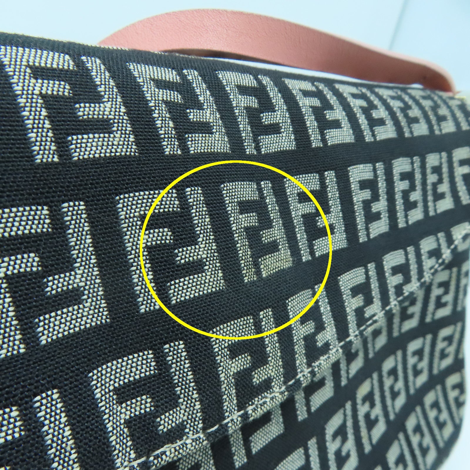 FENDI 帆布Shoulder Bag金扣肩背袋黑色/粉紅色