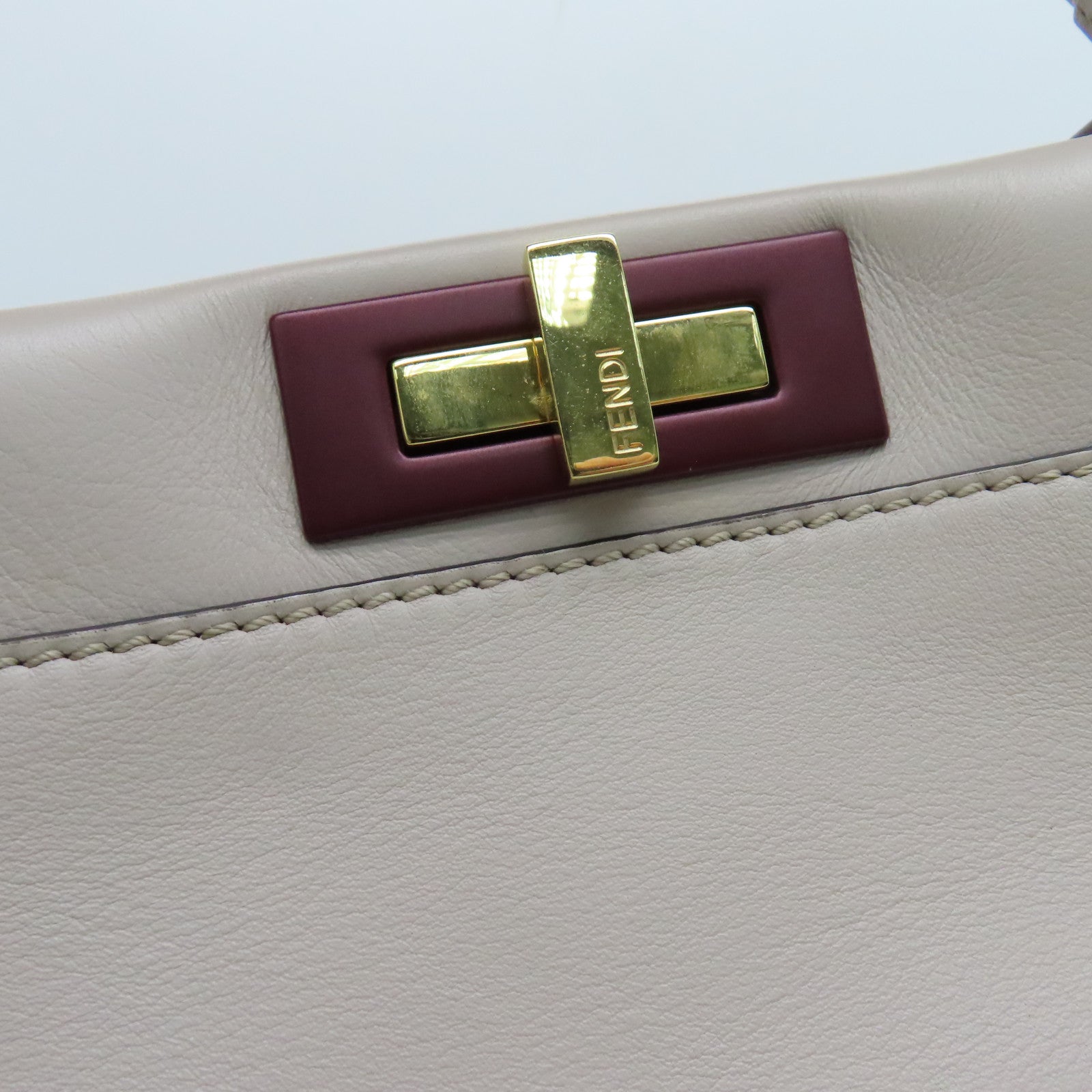 FENDI 【激減優惠】牛皮皮革Peekaboo金扣手挽肩背兩用袋米色