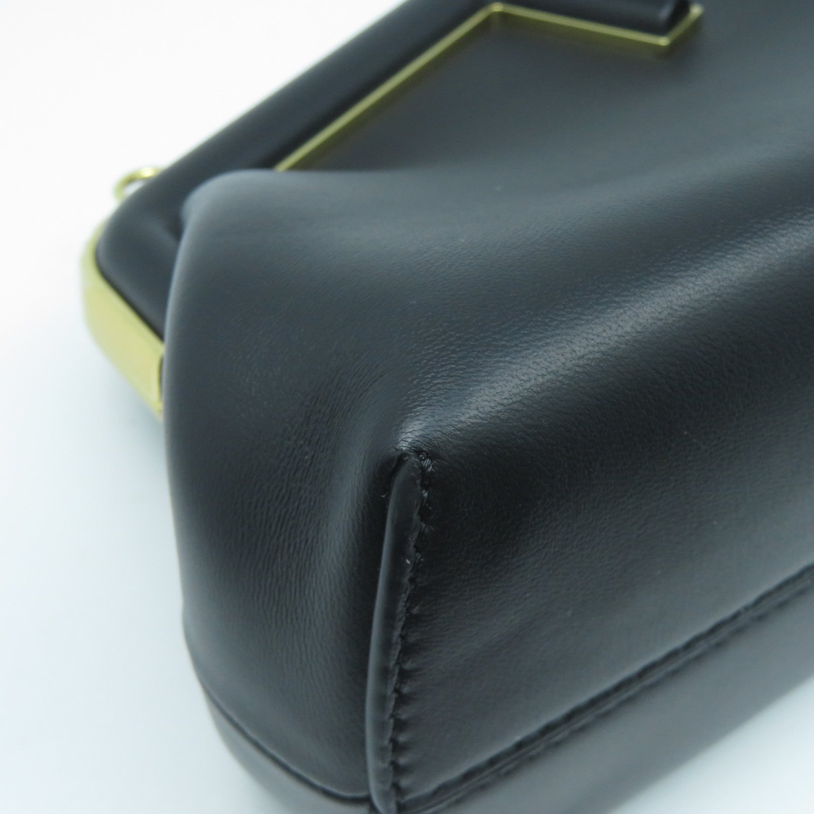 FENDI 牛皮皮革Shoulder Bag金扣肩背袋黑色