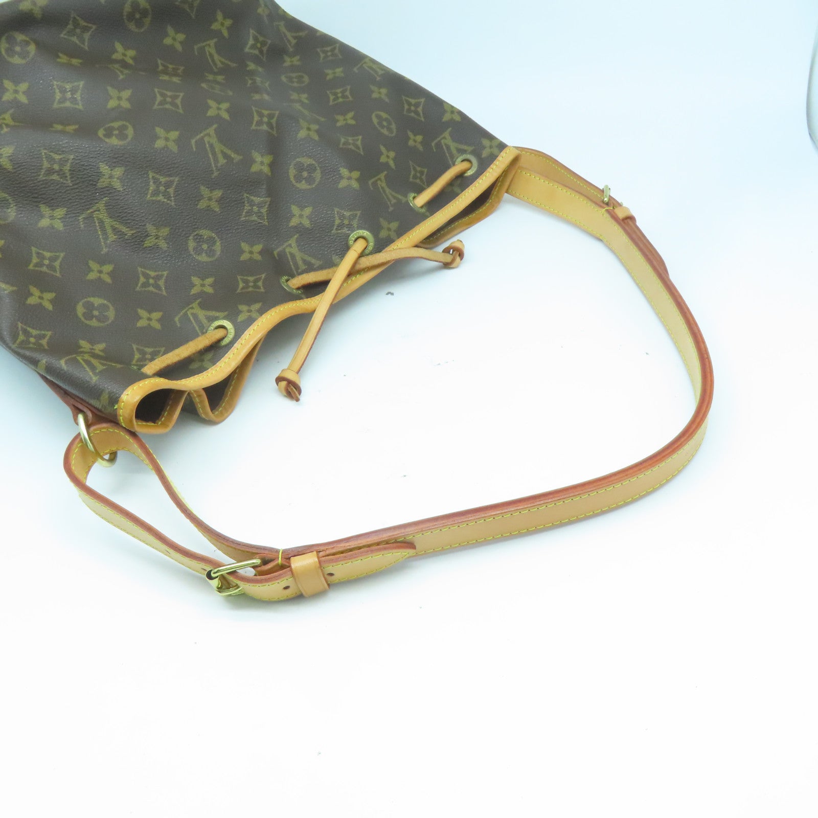 LOUIS VUITTON Monogram Petit Noe金扣肩背袋啡色