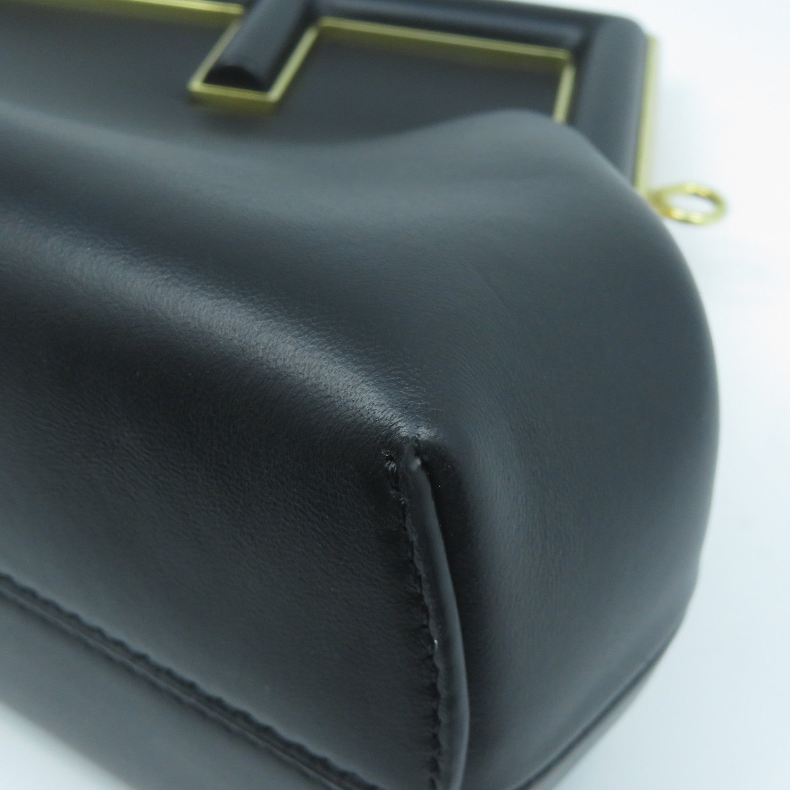 FENDI 牛皮皮革Shoulder Bag金扣肩背袋黑色