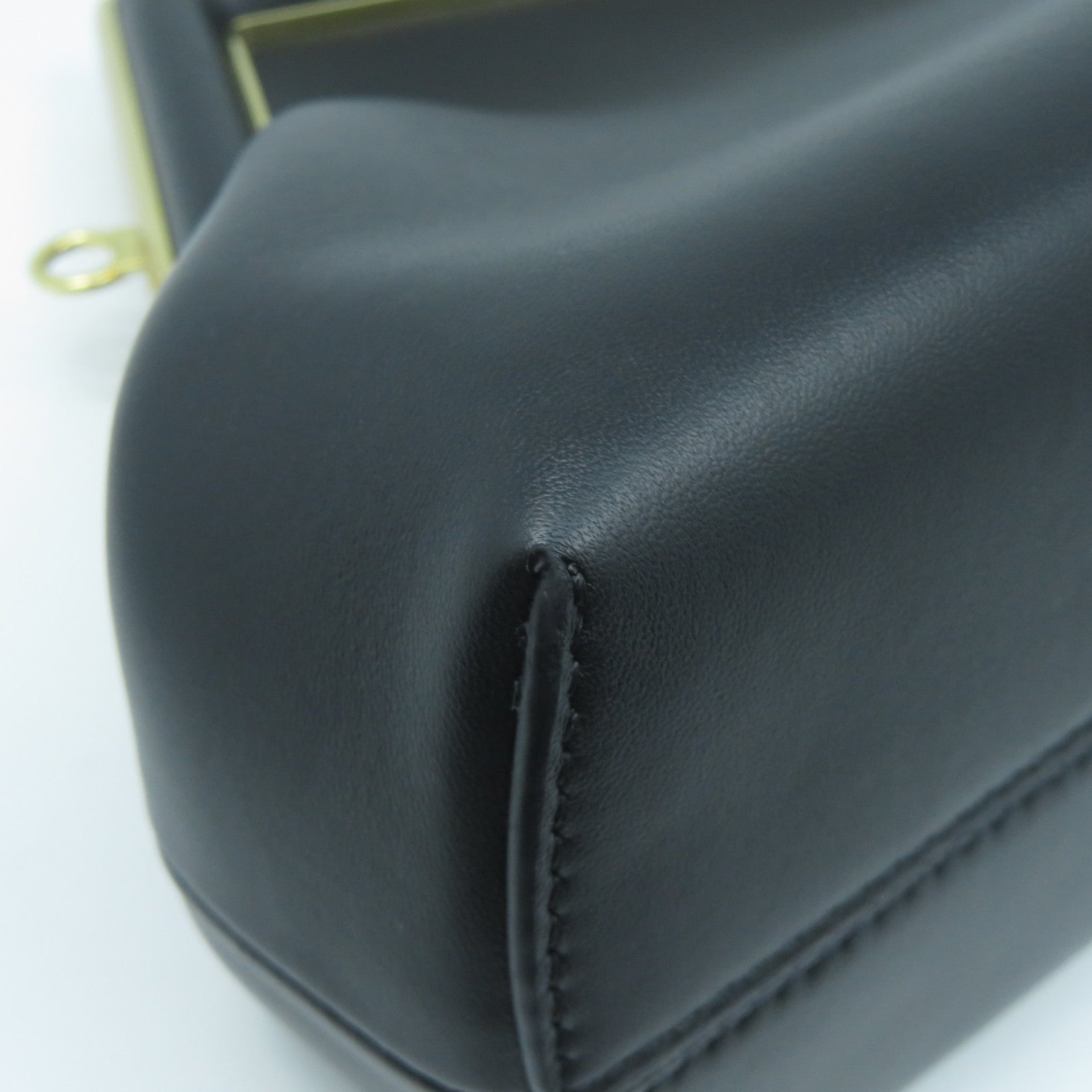 FENDI 牛皮皮革Shoulder Bag金扣肩背袋黑色