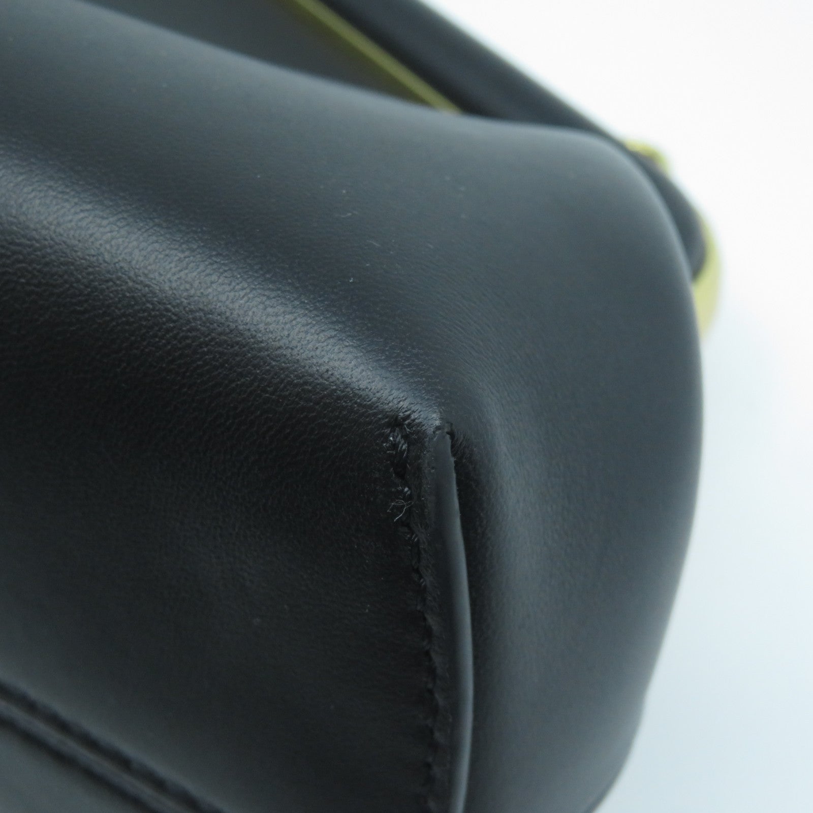 FENDI 牛皮皮革Shoulder Bag金扣肩背袋黑色