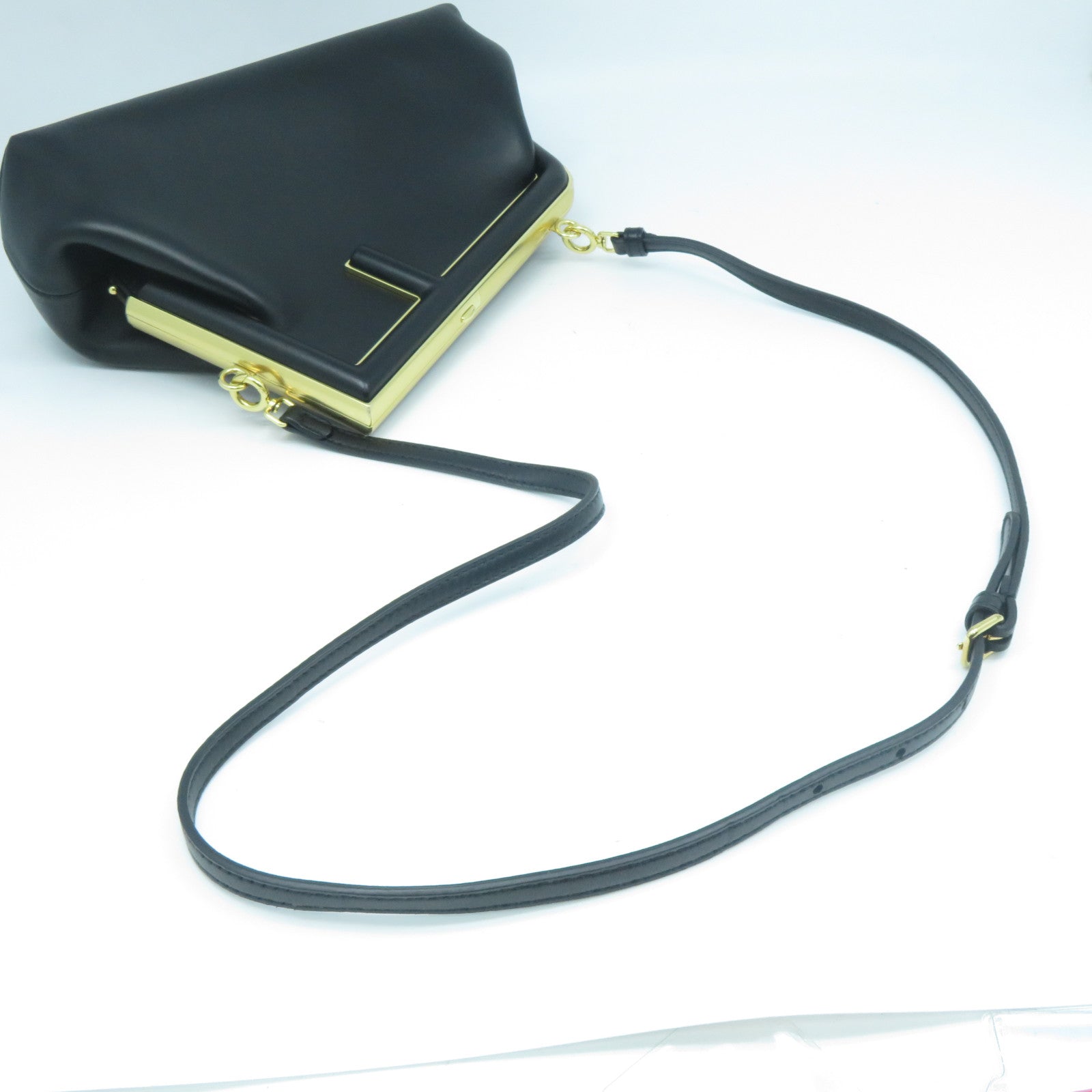 FENDI 牛皮皮革Shoulder Bag金扣肩背袋黑色