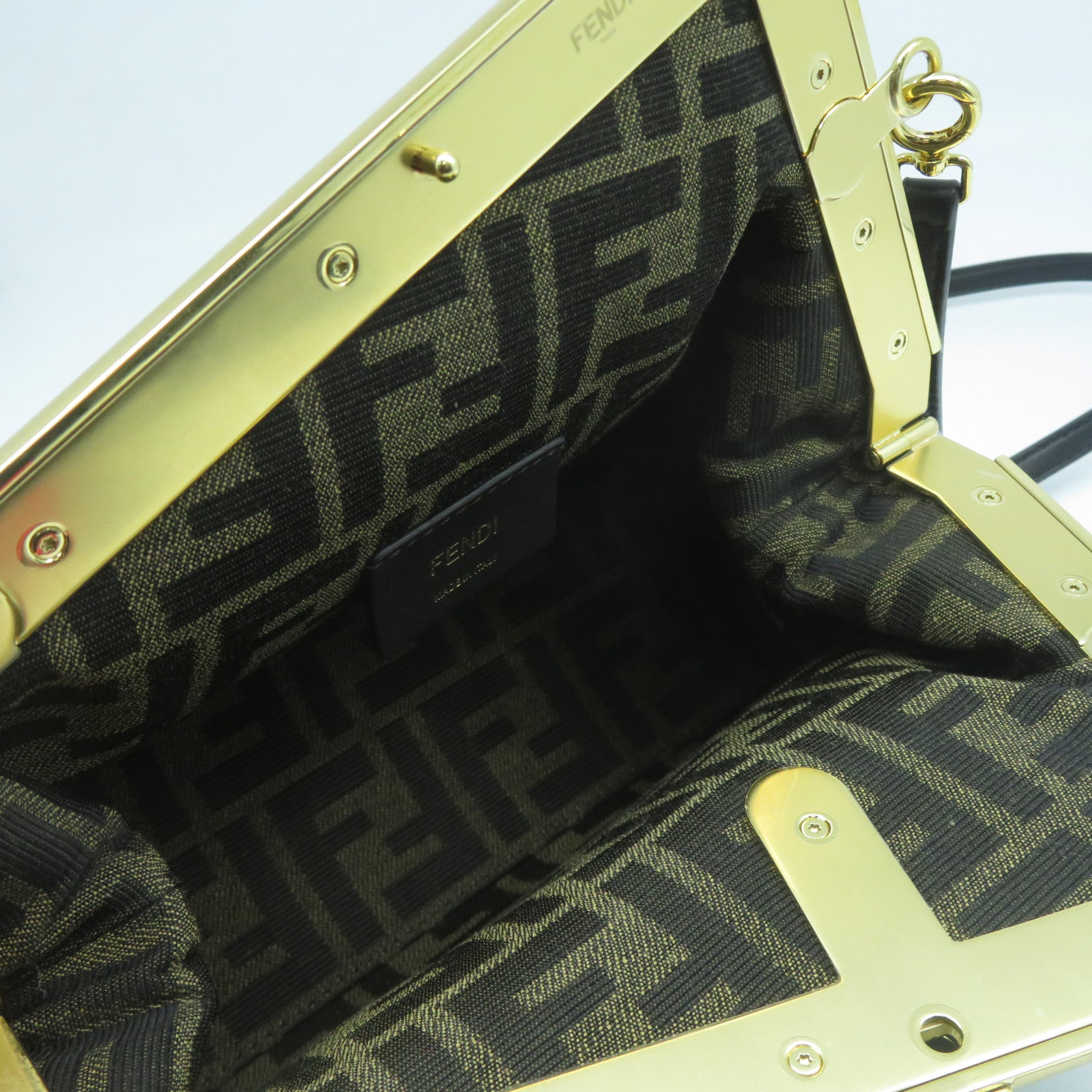 FENDI 牛皮皮革Shoulder Bag金扣肩背袋黑色