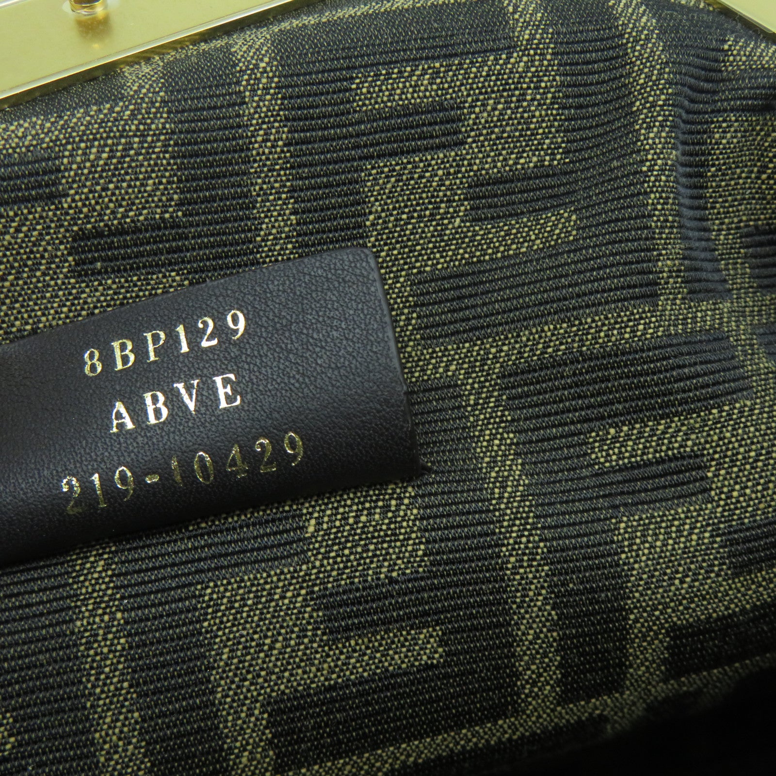 FENDI 牛皮皮革Shoulder Bag金扣肩背袋黑色