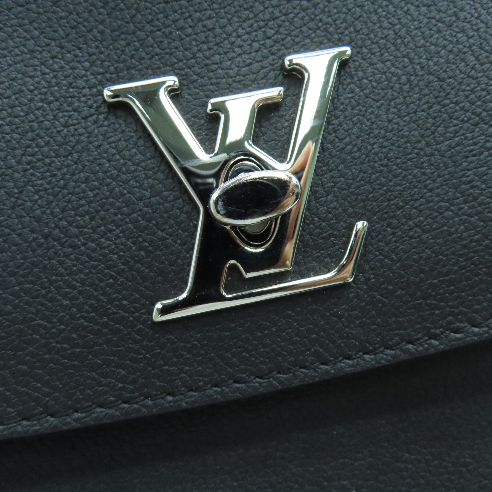 LOUIS VUITTON 牛皮皮革Lockme Ever 2 way Shoulder银扣手挽肩背两用袋黑色