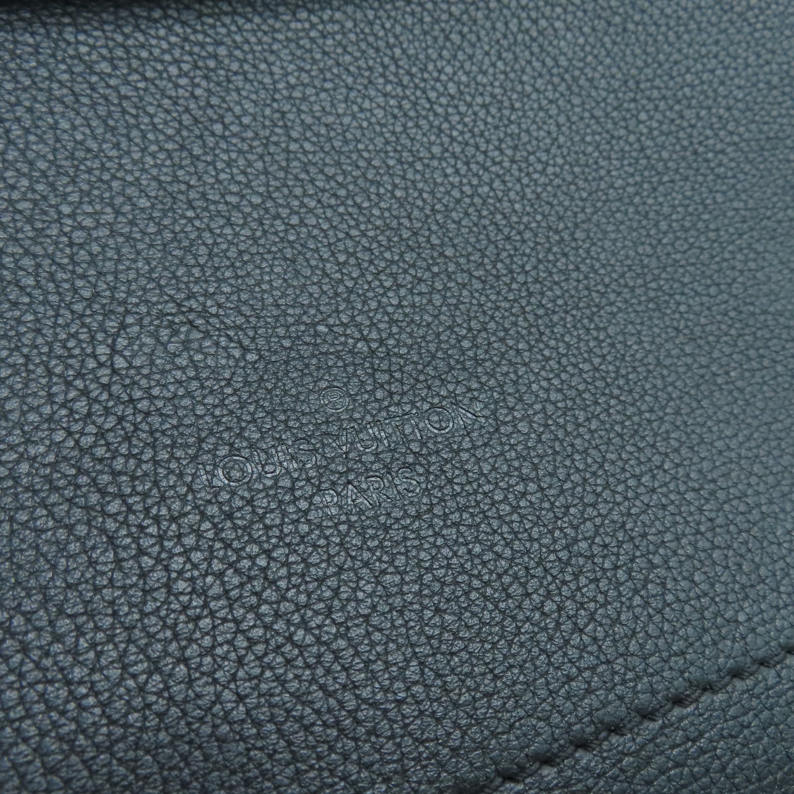 LOUIS VUITTON 牛皮皮革Lockme Ever 2 way Shoulder银扣手挽肩背两用袋黑色