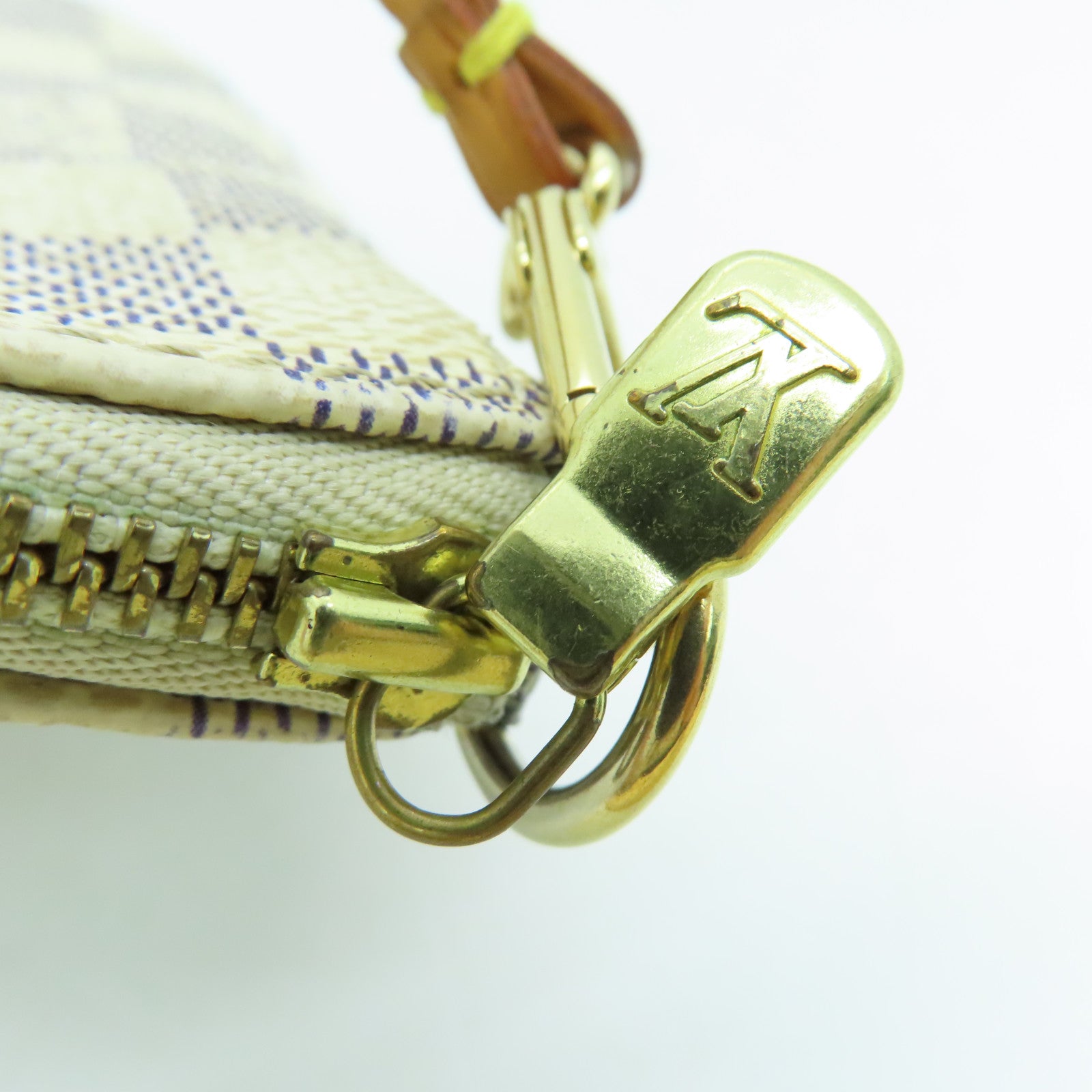 LOUIS VUITTON Damier Azur Pochette Accessories金扣手挽袋米白色