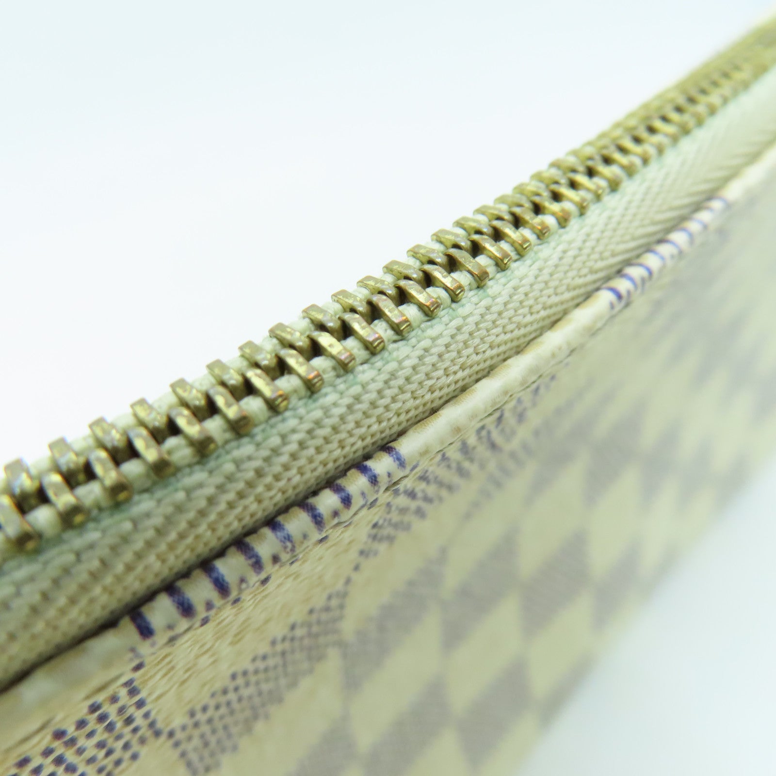 LOUIS VUITTON Damier Azur Pochette Accessories金扣手挽袋米白色