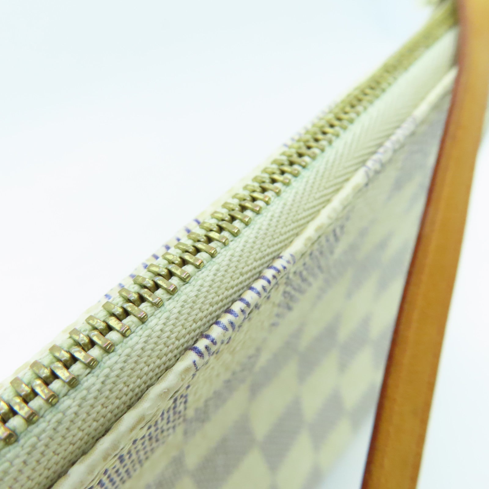 LOUIS VUITTON Damier Azur Pochette Accessories金扣手挽袋米白色