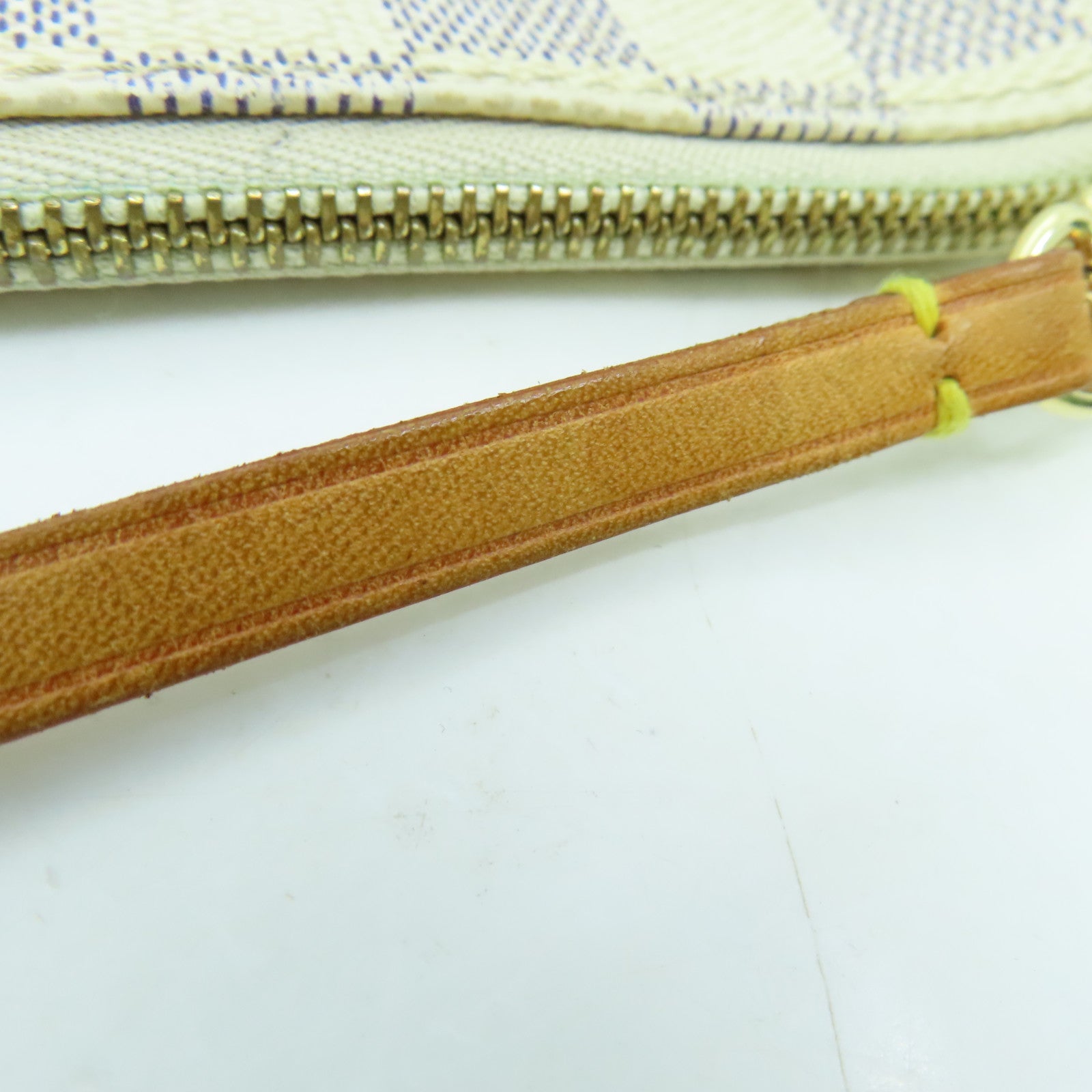 LOUIS VUITTON Damier Azur Pochette Accessories金扣手挽袋米白色