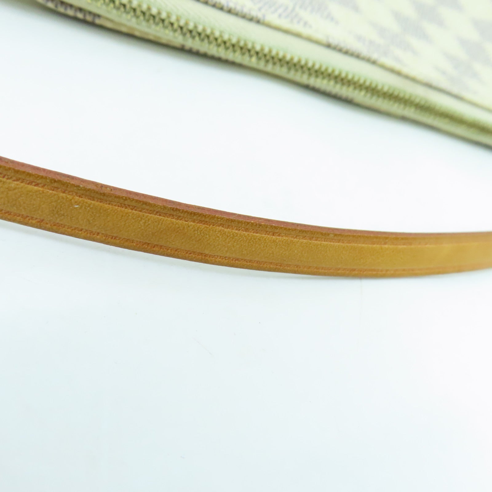 LOUIS VUITTON Damier Azur Pochette Accessories金扣手挽袋米白色