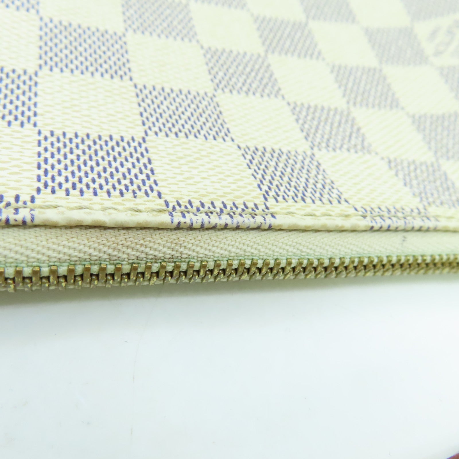 LOUIS VUITTON Damier Azur Pochette Accessories金扣手挽袋米白色