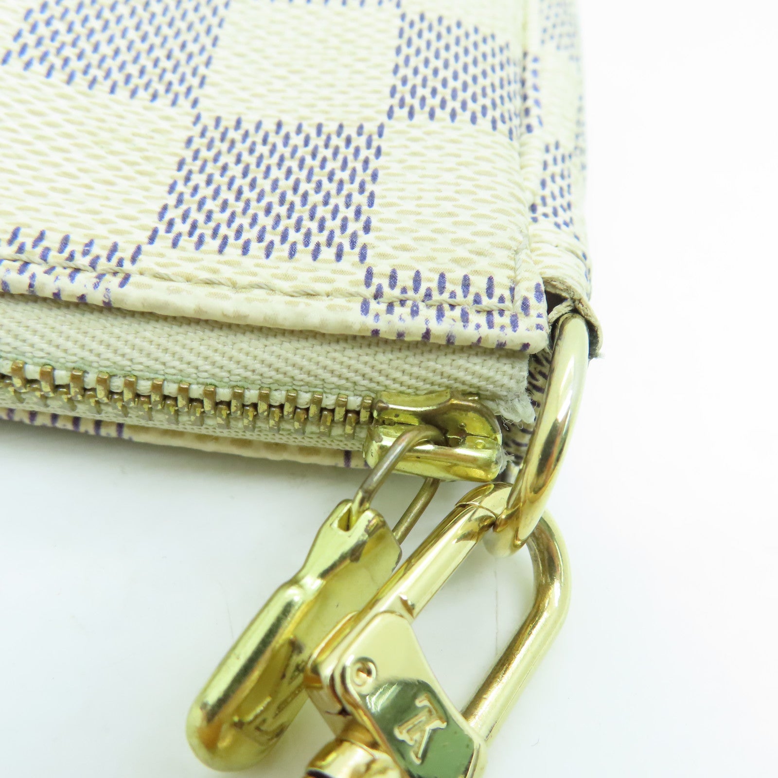 LOUIS VUITTON Damier Azur Pochette Accessories金扣手挽袋米白色