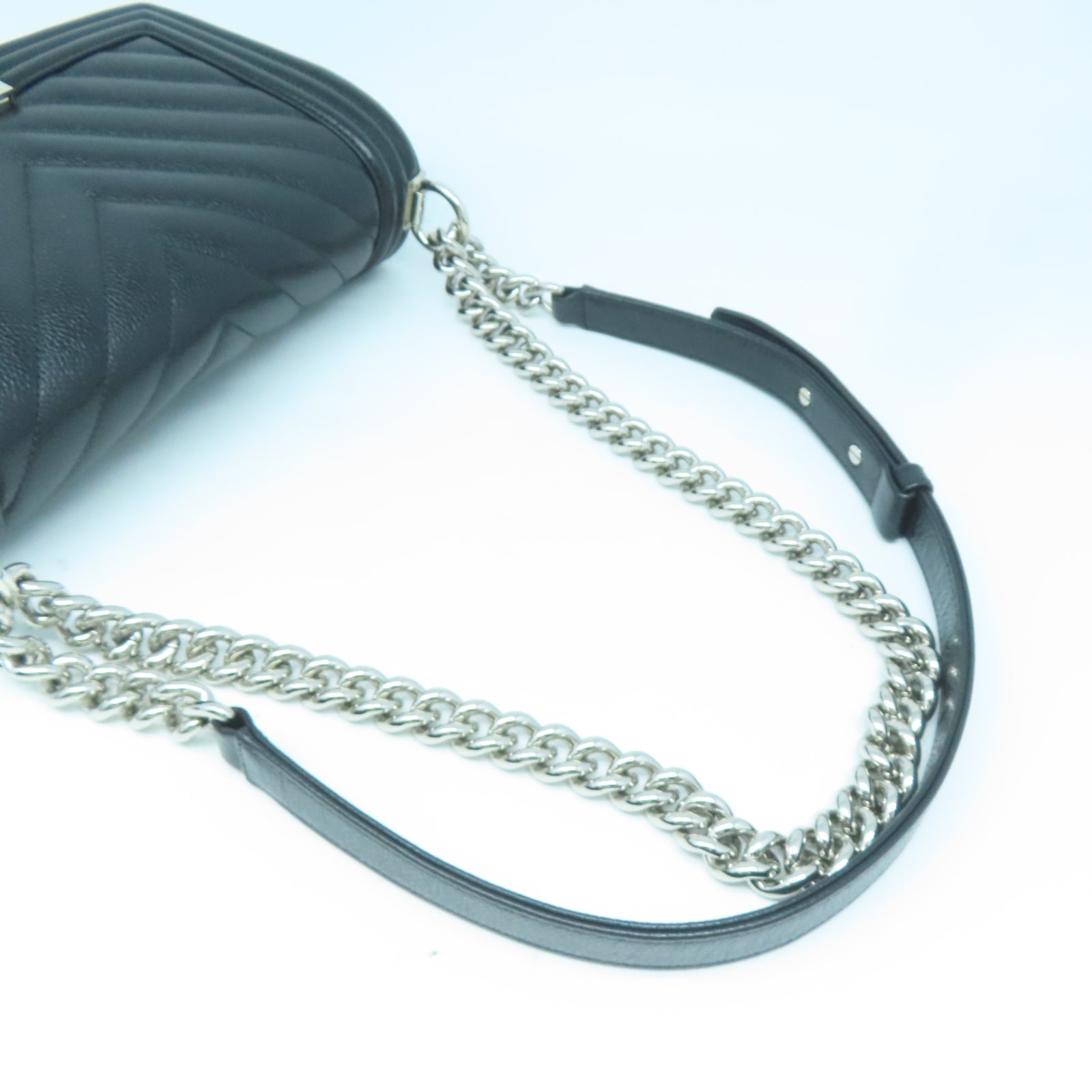 CHANEL 斜紋Caviar皮革Boy Chanel銀扣鏈帶肩背袋黑色