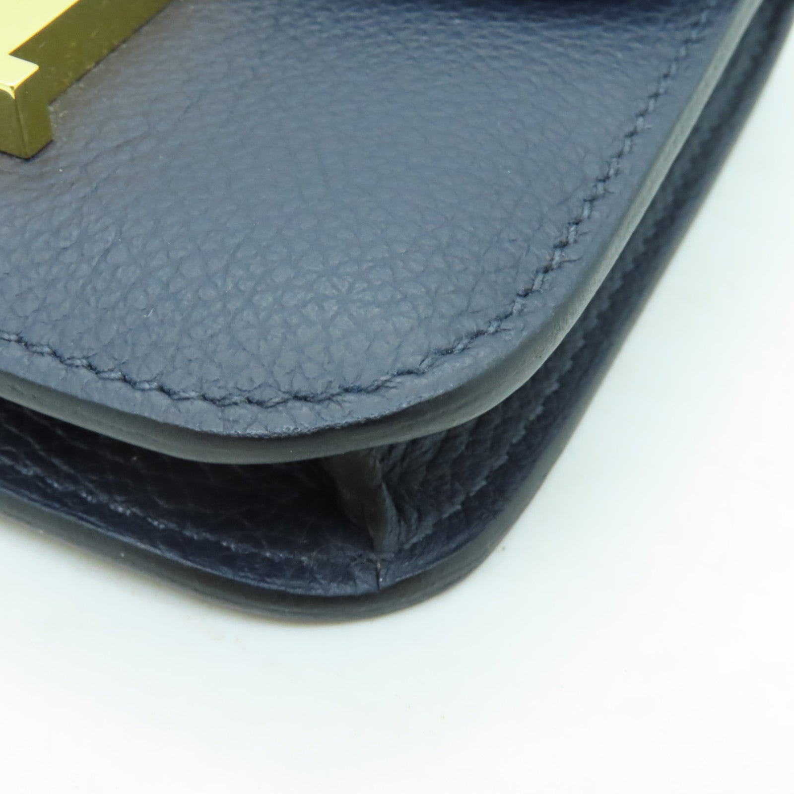 HERMES Evercolor皮革Constance Slim金扣手拿包Bleu Nuit深藍色
